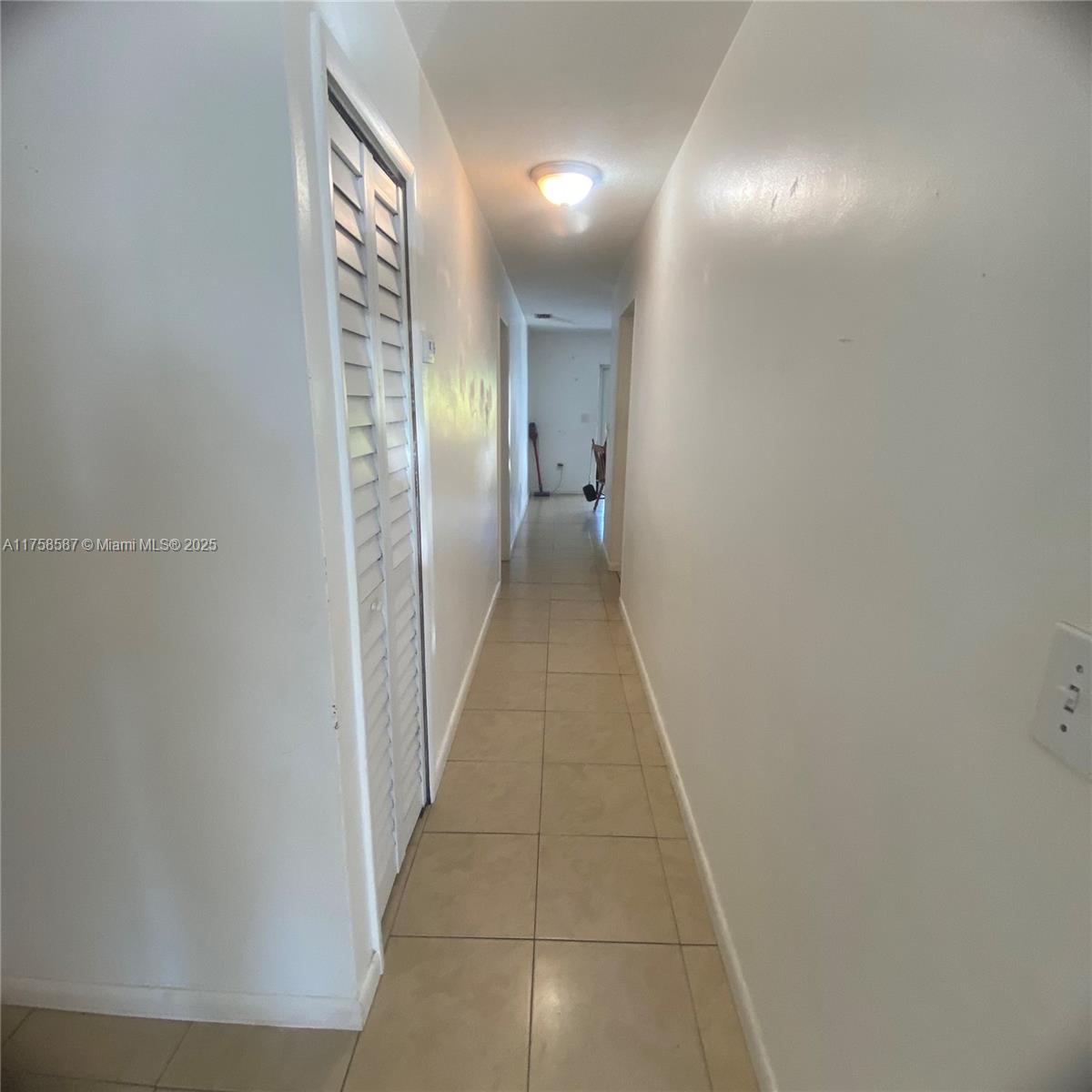7435 SW 34th Ter