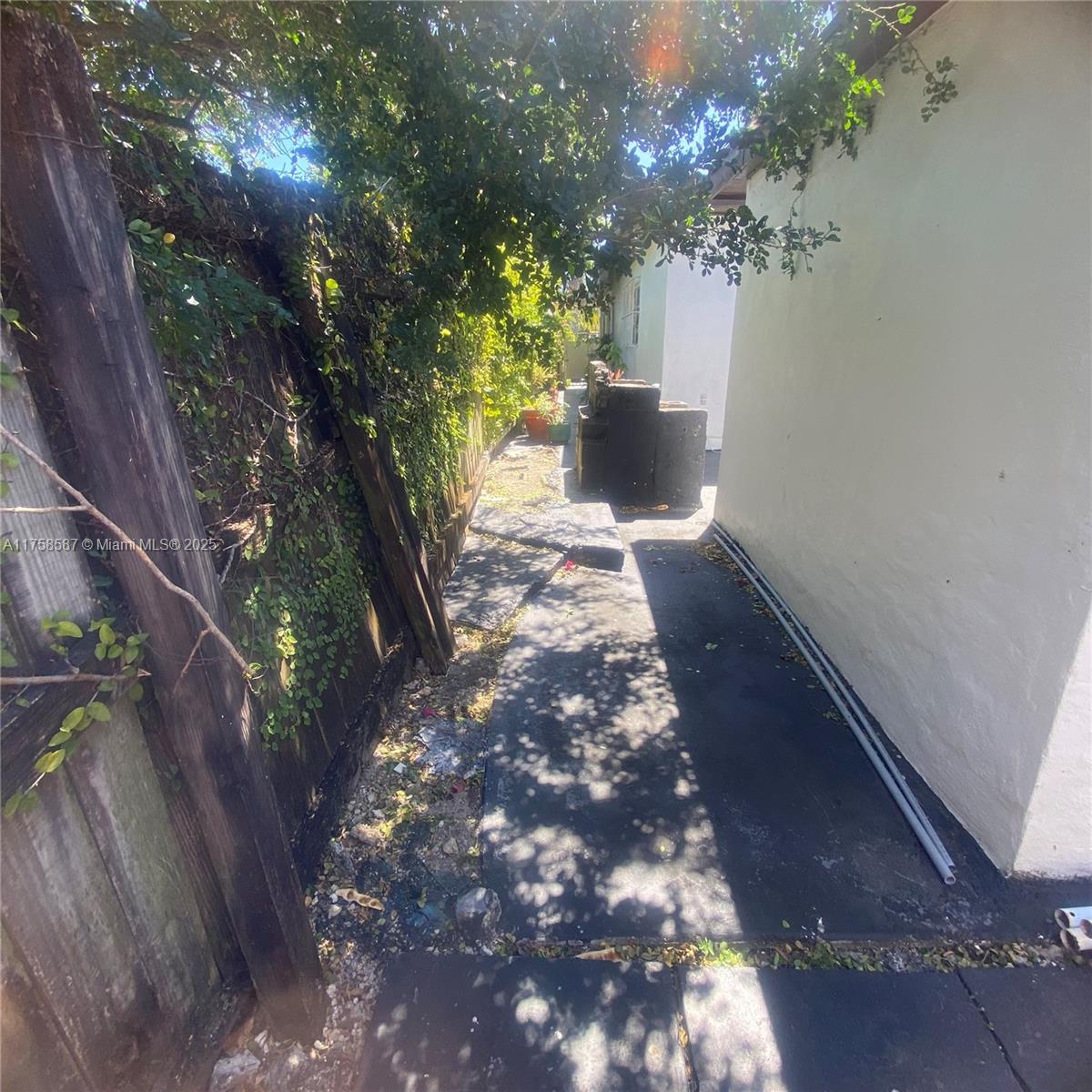 7435 SW 34th Ter