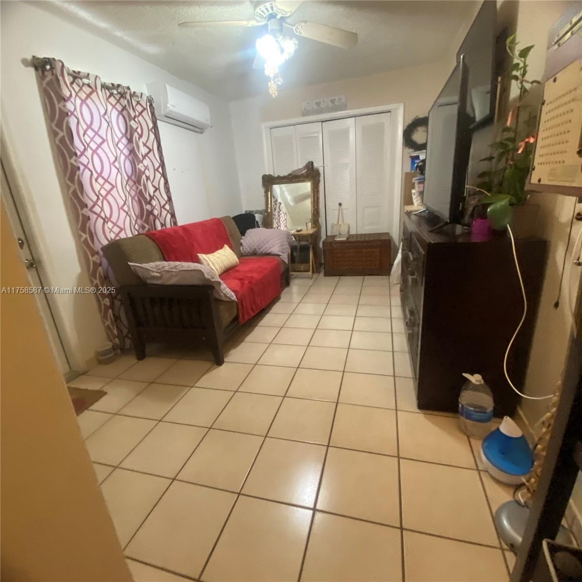 7435 SW 34th Ter