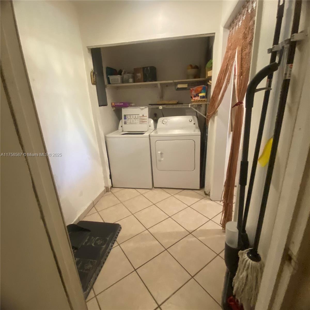 7435 SW 34th Ter