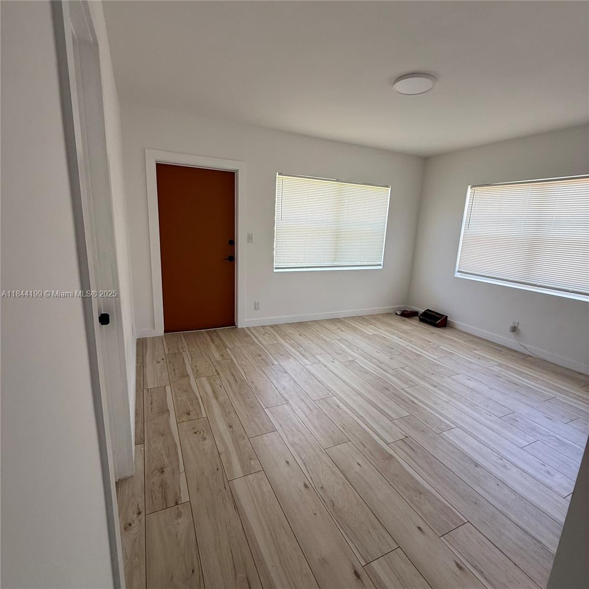 1827 N Dixie Hwy # 1