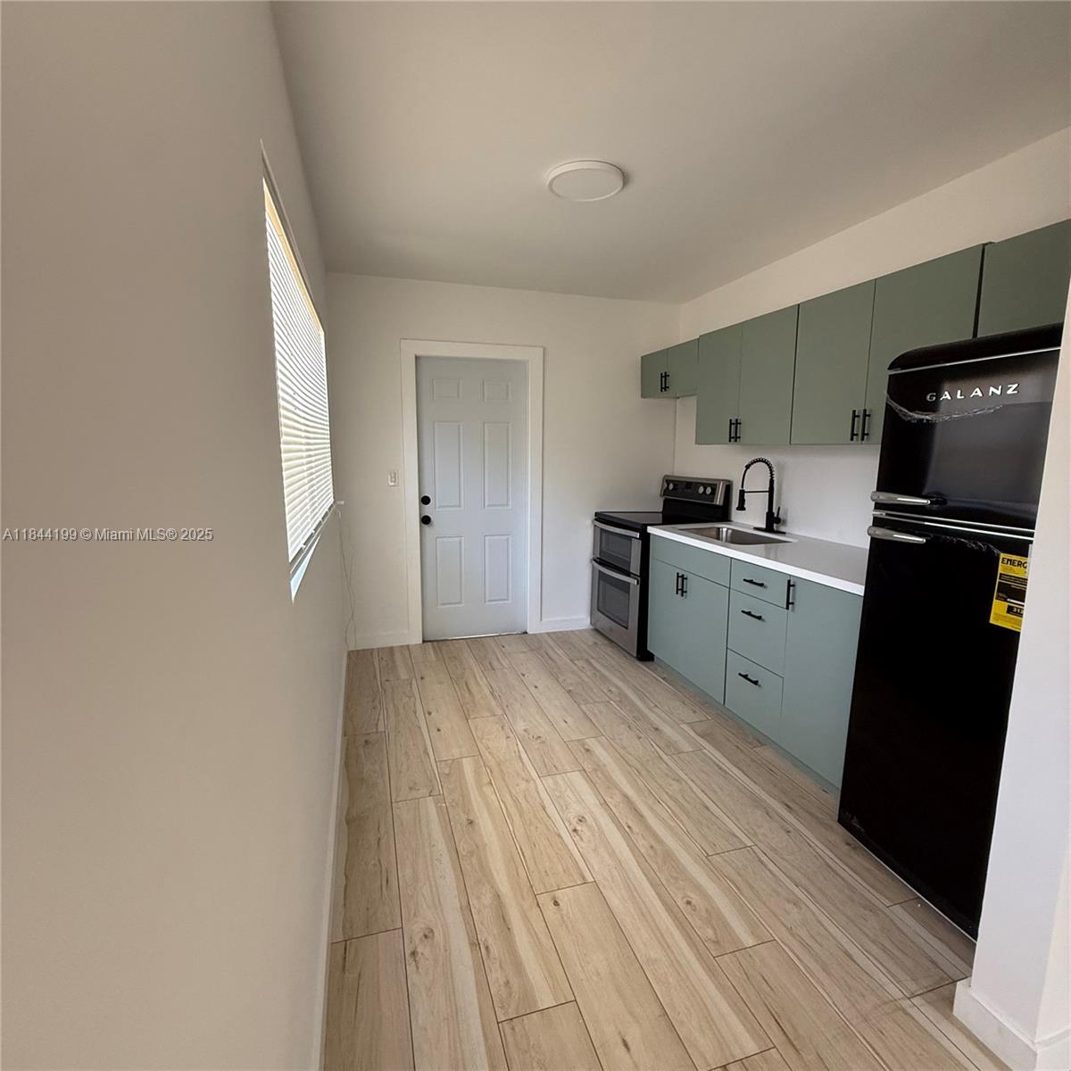 1827 N Dixie Hwy # 1