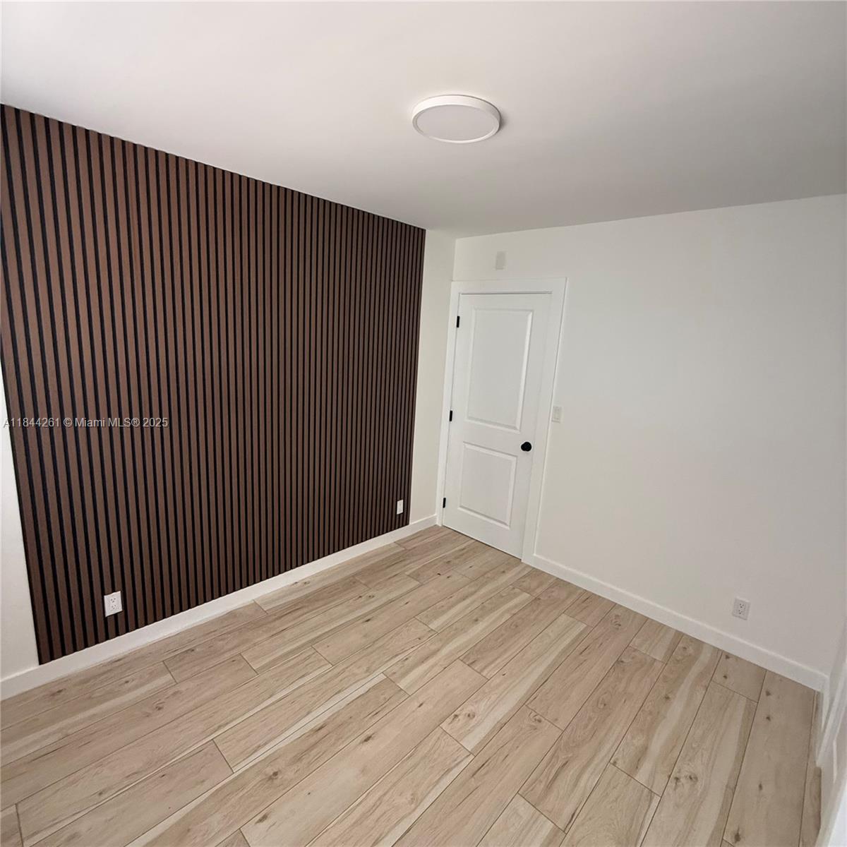 1827 N Dixie Hwy # 3