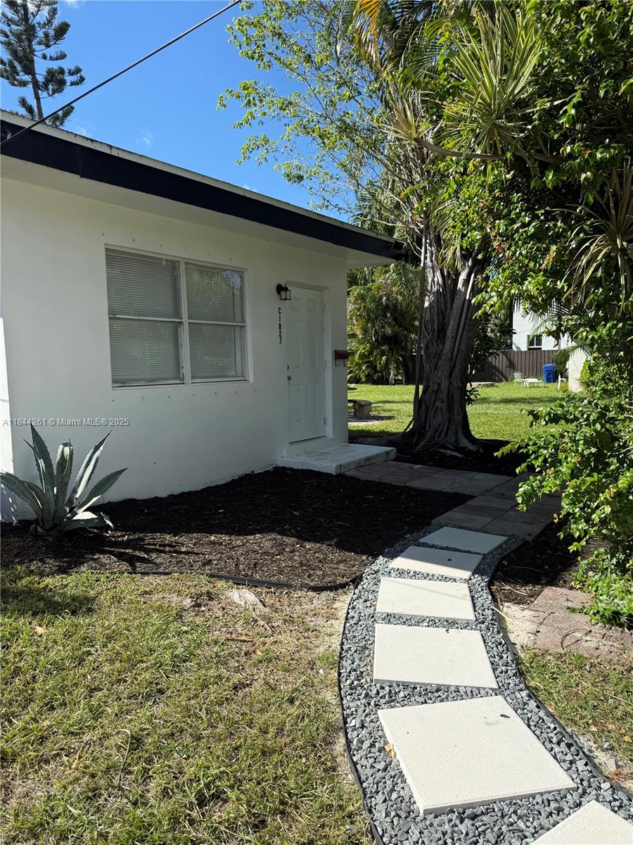 1827 N Dixie Hwy # 3