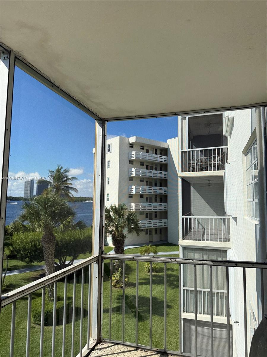 3010 Marcos Dr # R310