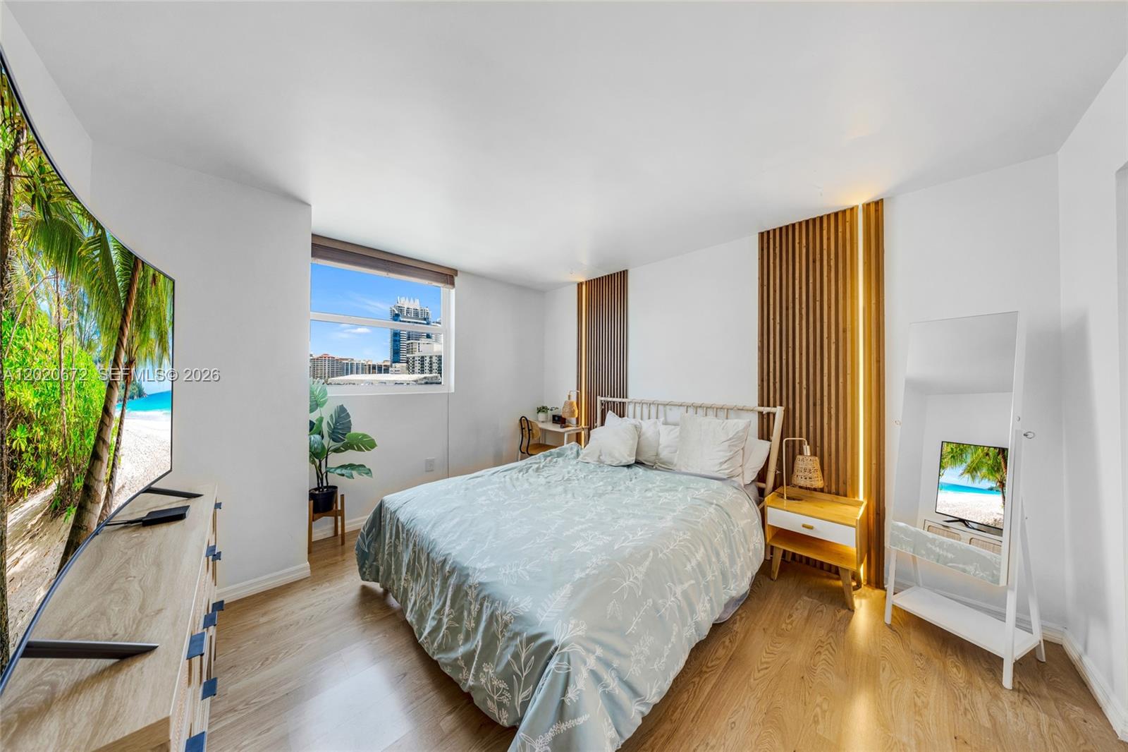 5880 Collins Ave # 1007