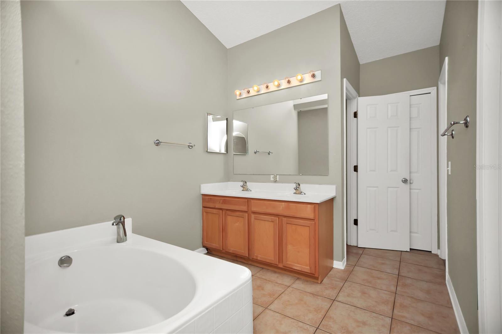2898 SHEILA DR
