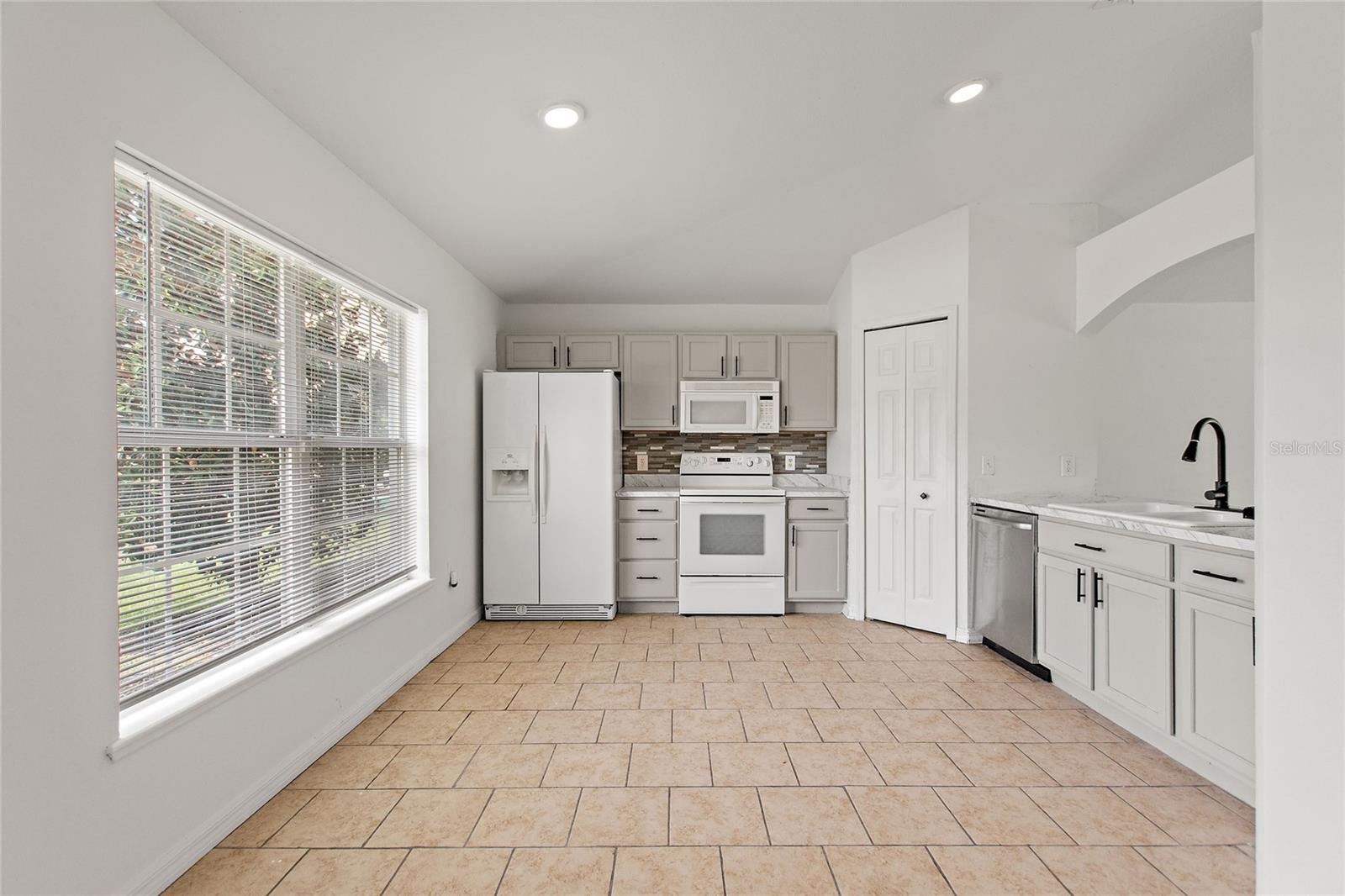 4 DOGWOOD LOOP LN