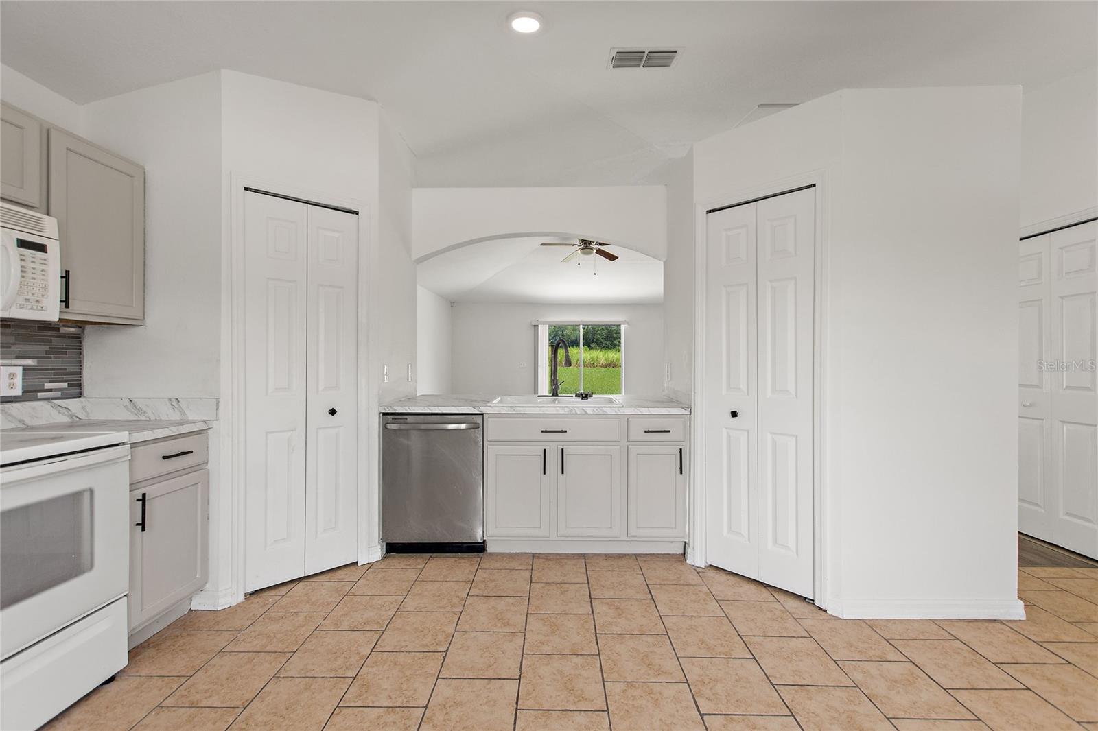 4 DOGWOOD LOOP LN