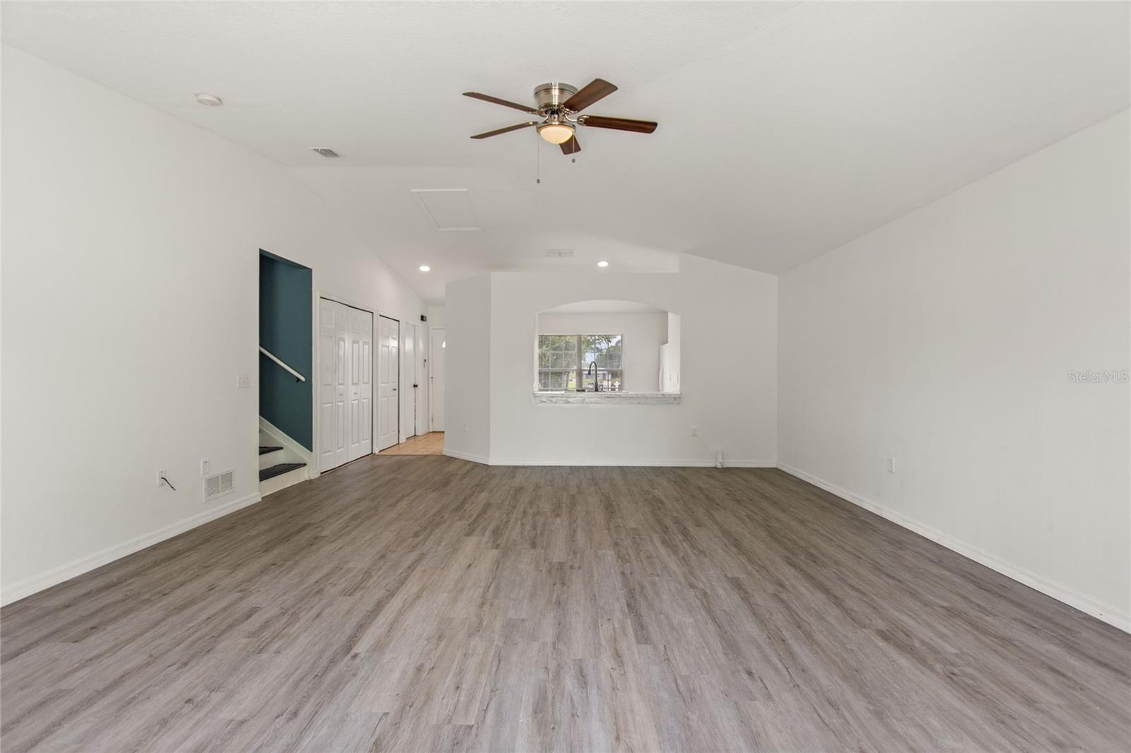 4 DOGWOOD LOOP LN