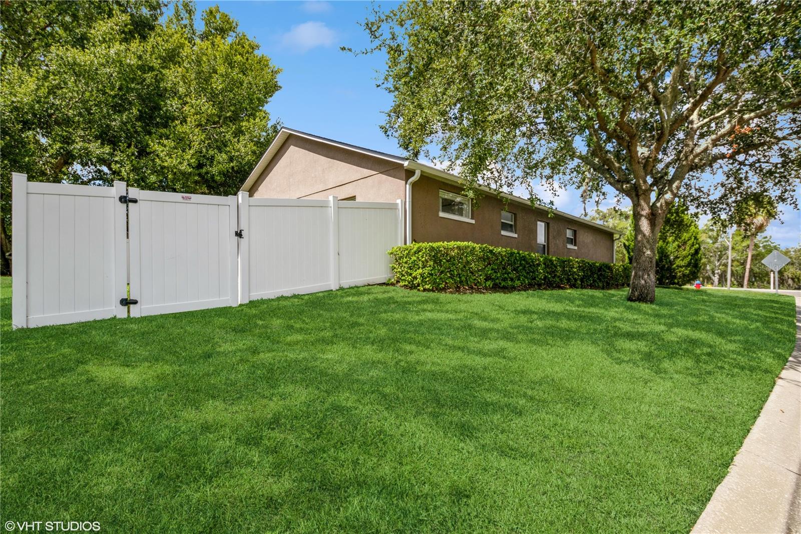 1381 GOLF COURSE DR