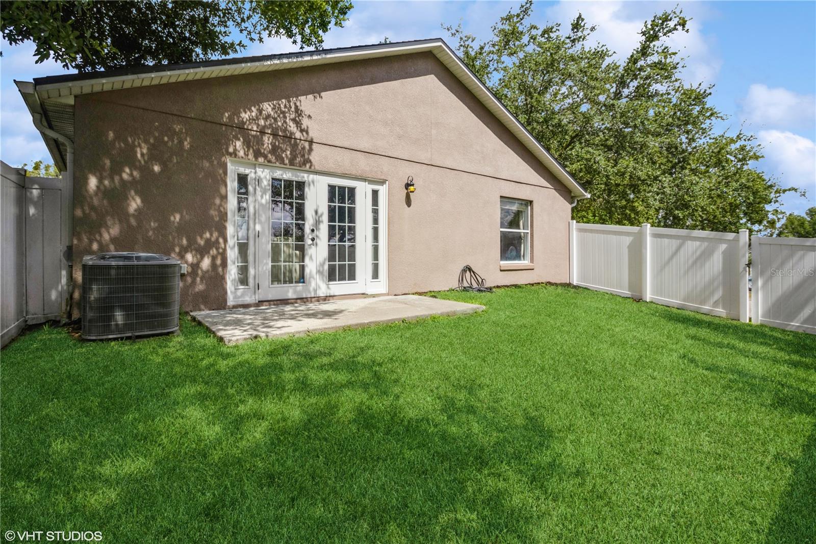 1381 GOLF COURSE DR