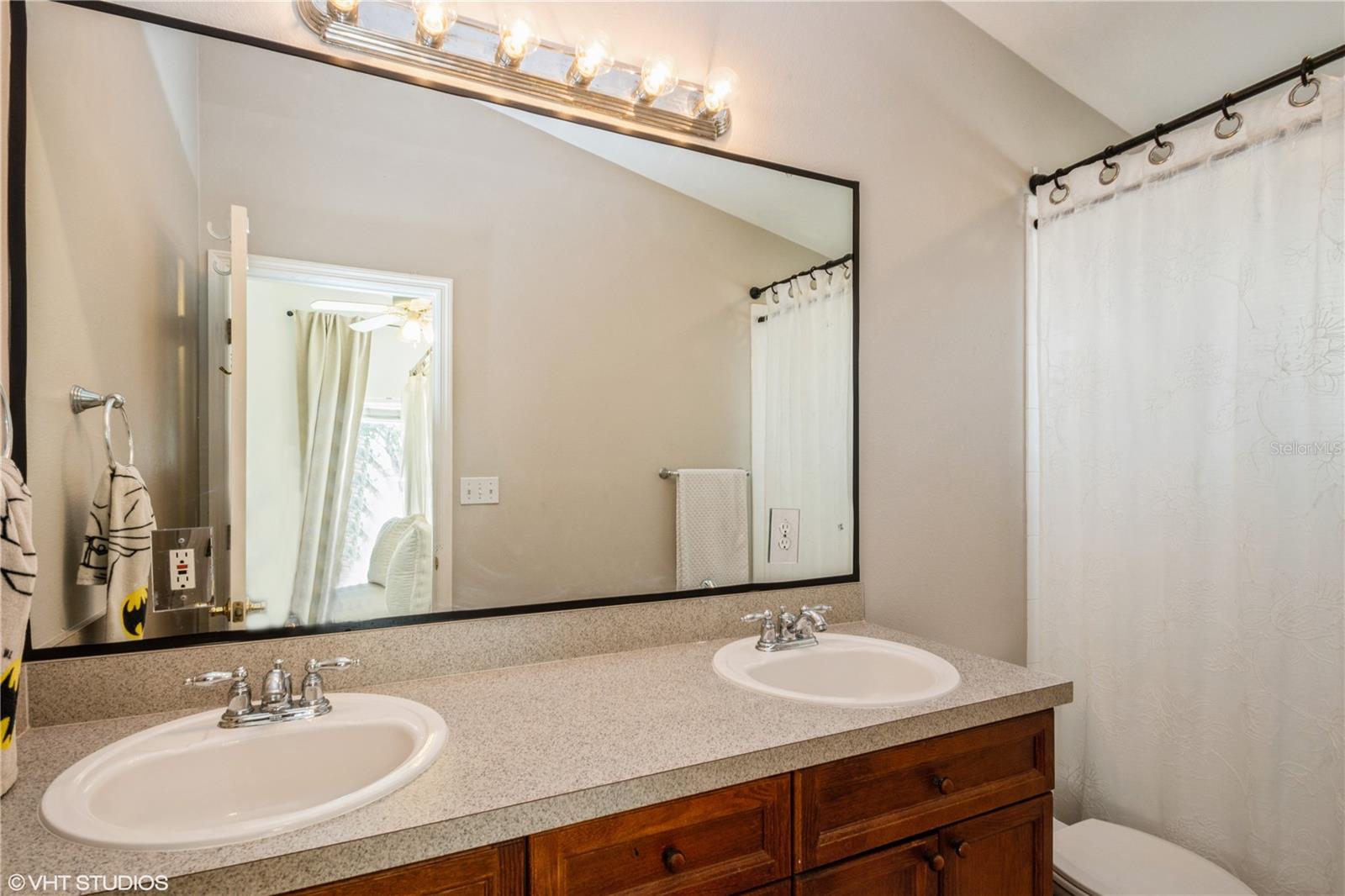 1381 GOLF COURSE DR