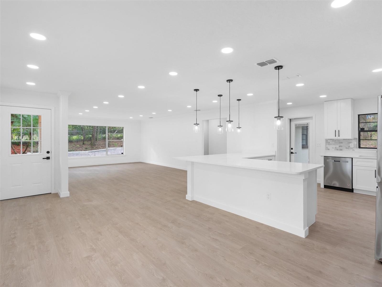 1424 HARRIETT AVE