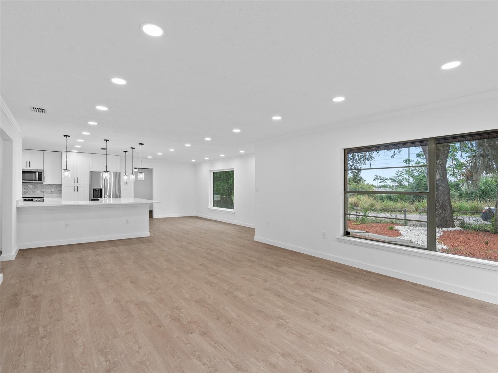 1424 HARRIETT AVE