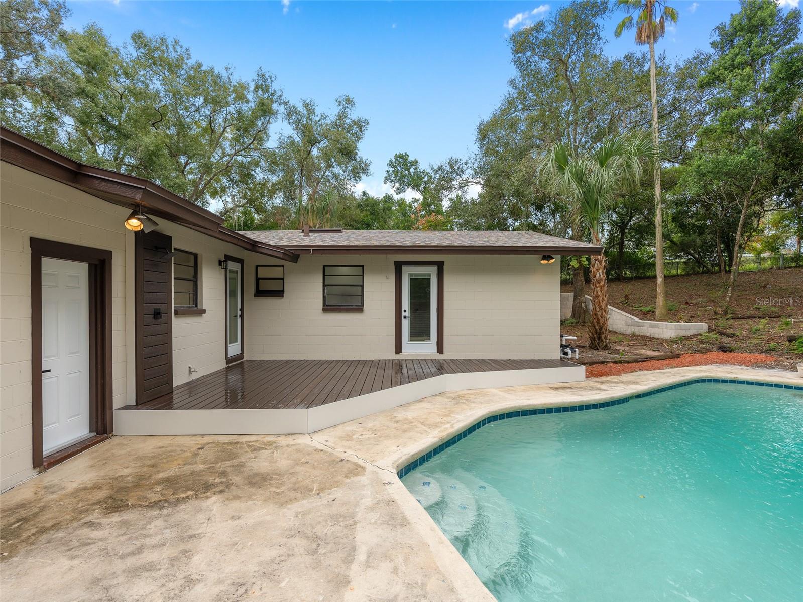 1424 HARRIETT AVE