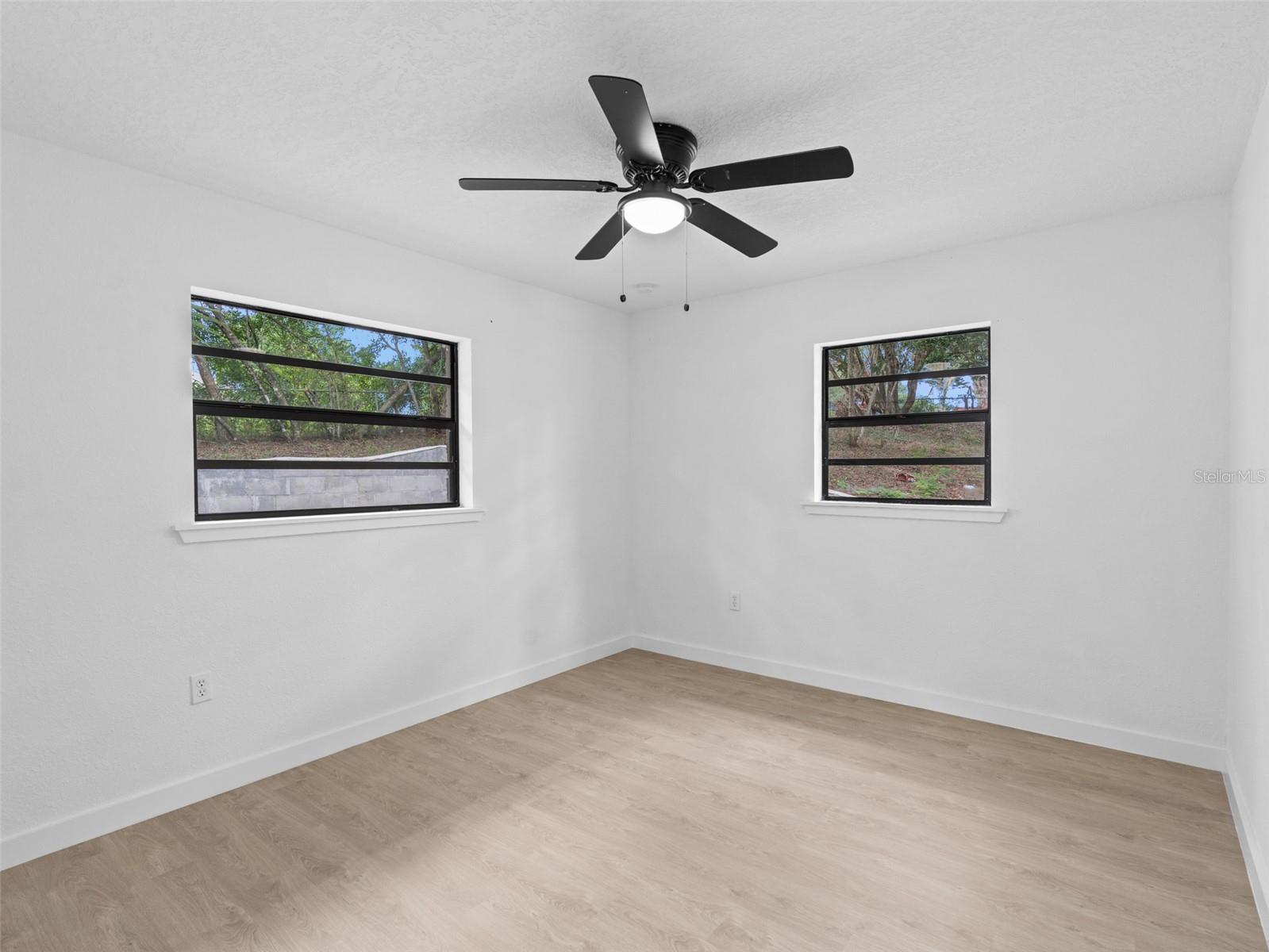 1424 HARRIETT AVE