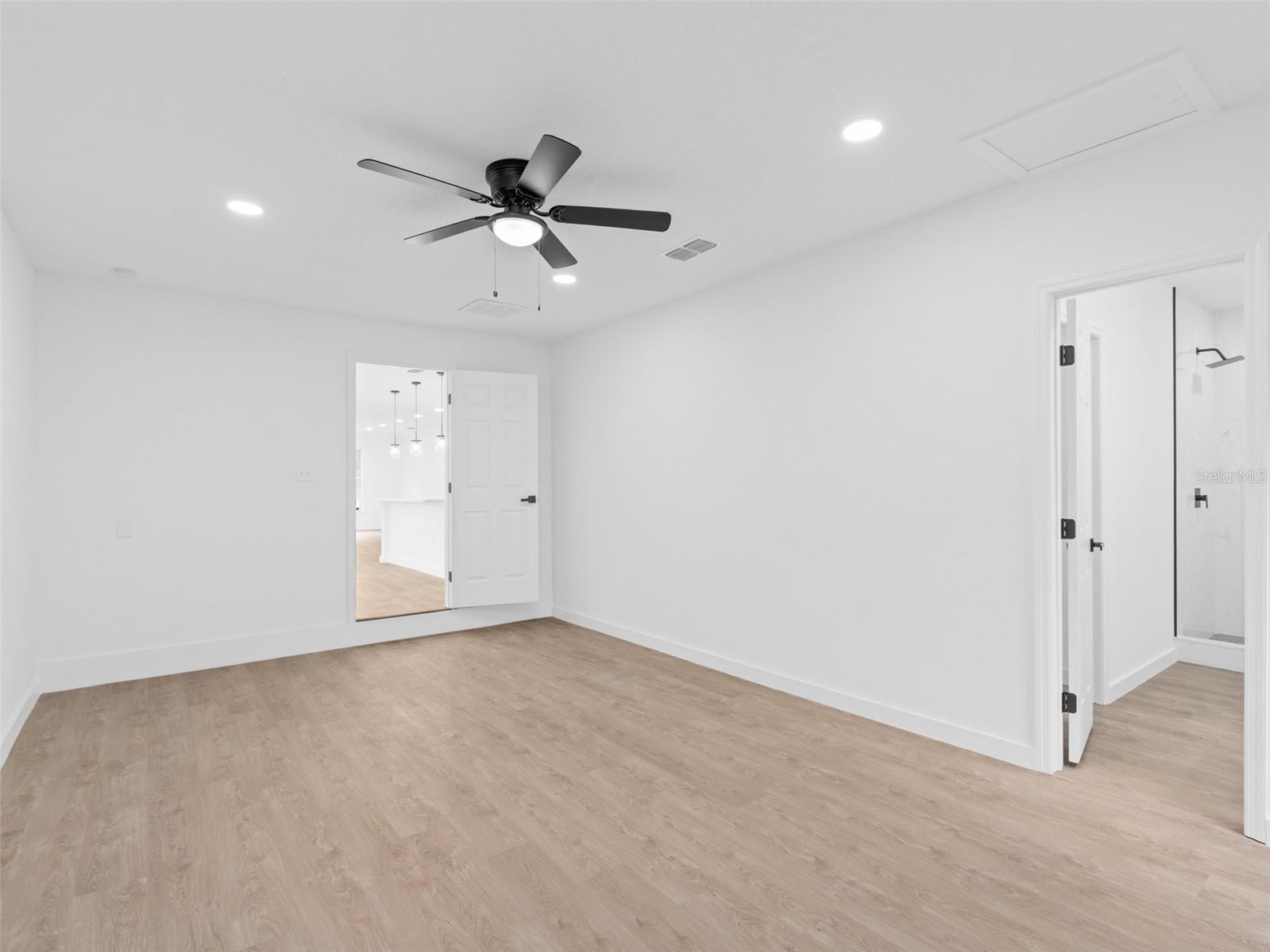 1424 HARRIETT AVE
