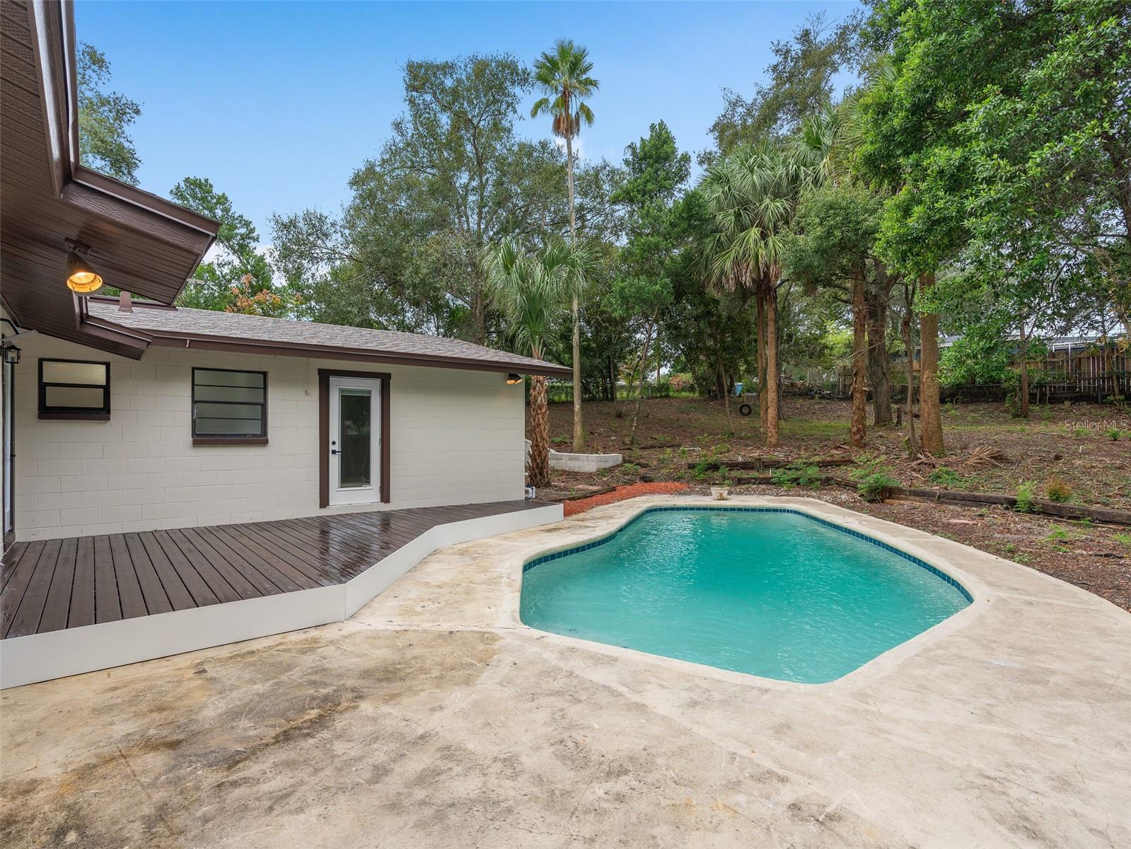 1424 HARRIETT AVE