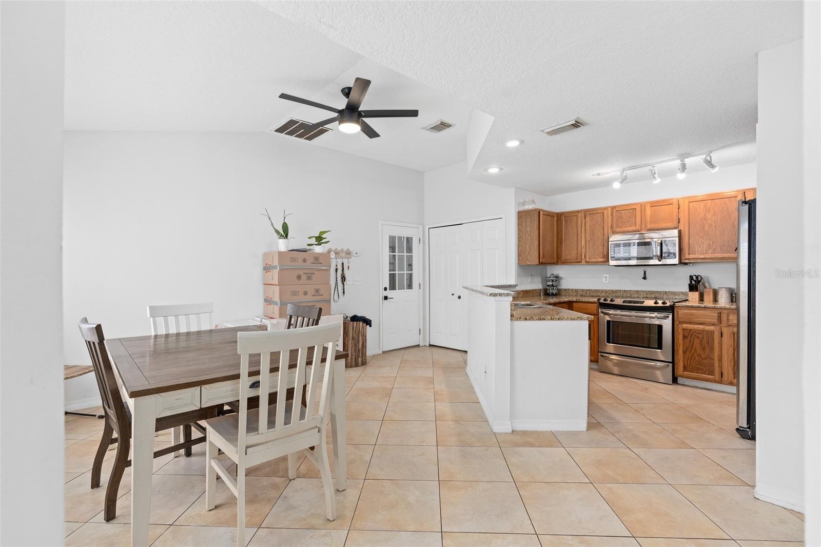 988 NORFOLK CT