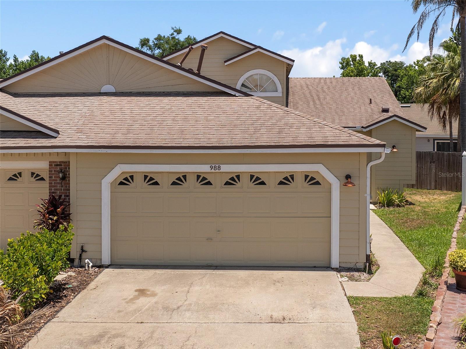 988 NORFOLK CT