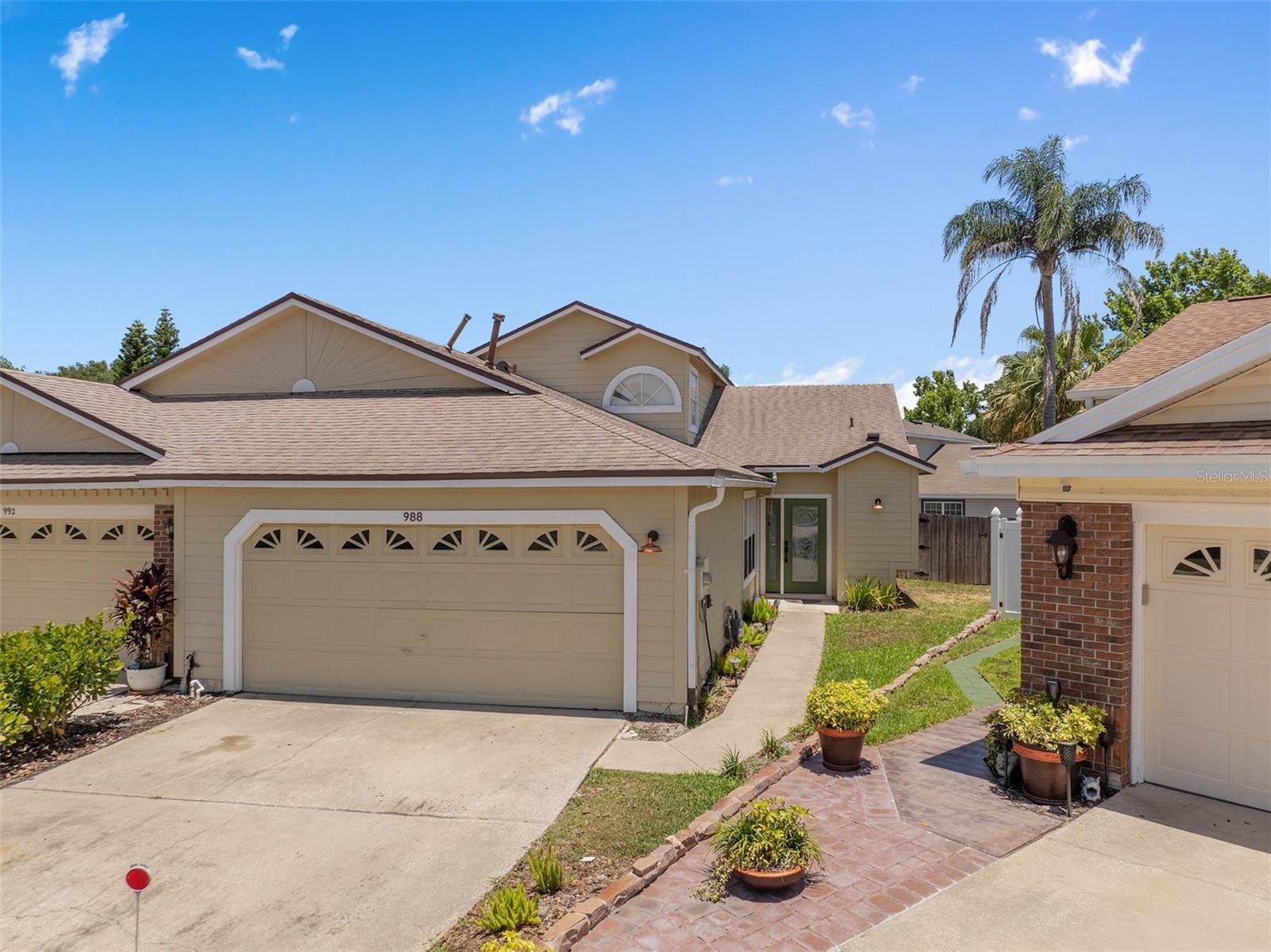 988 NORFOLK CT