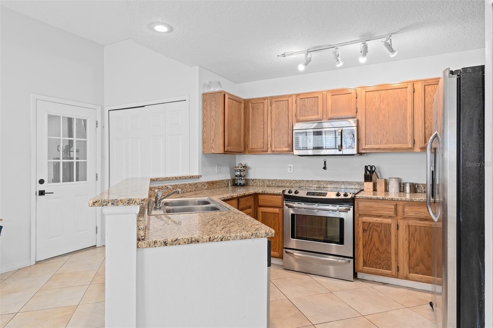 988 NORFOLK CT