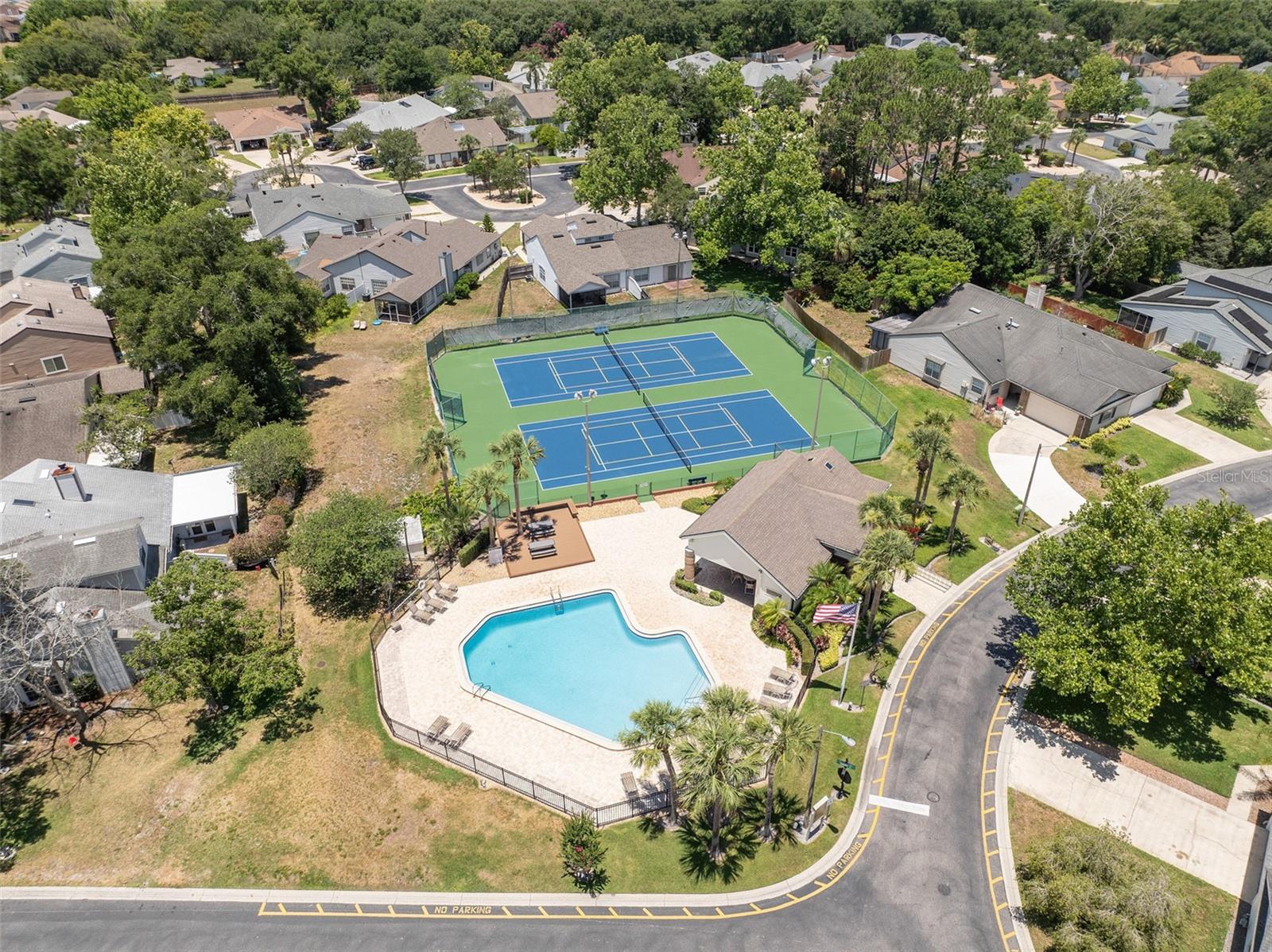 988 NORFOLK CT