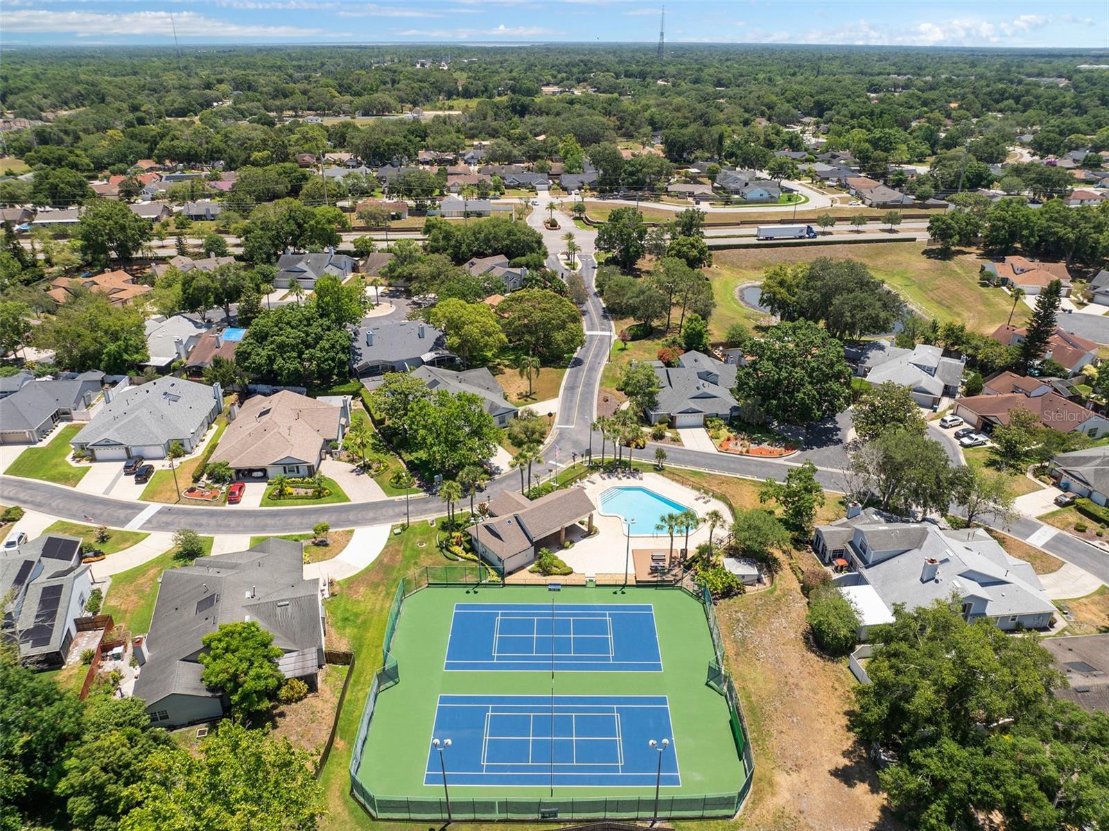 988 NORFOLK CT
