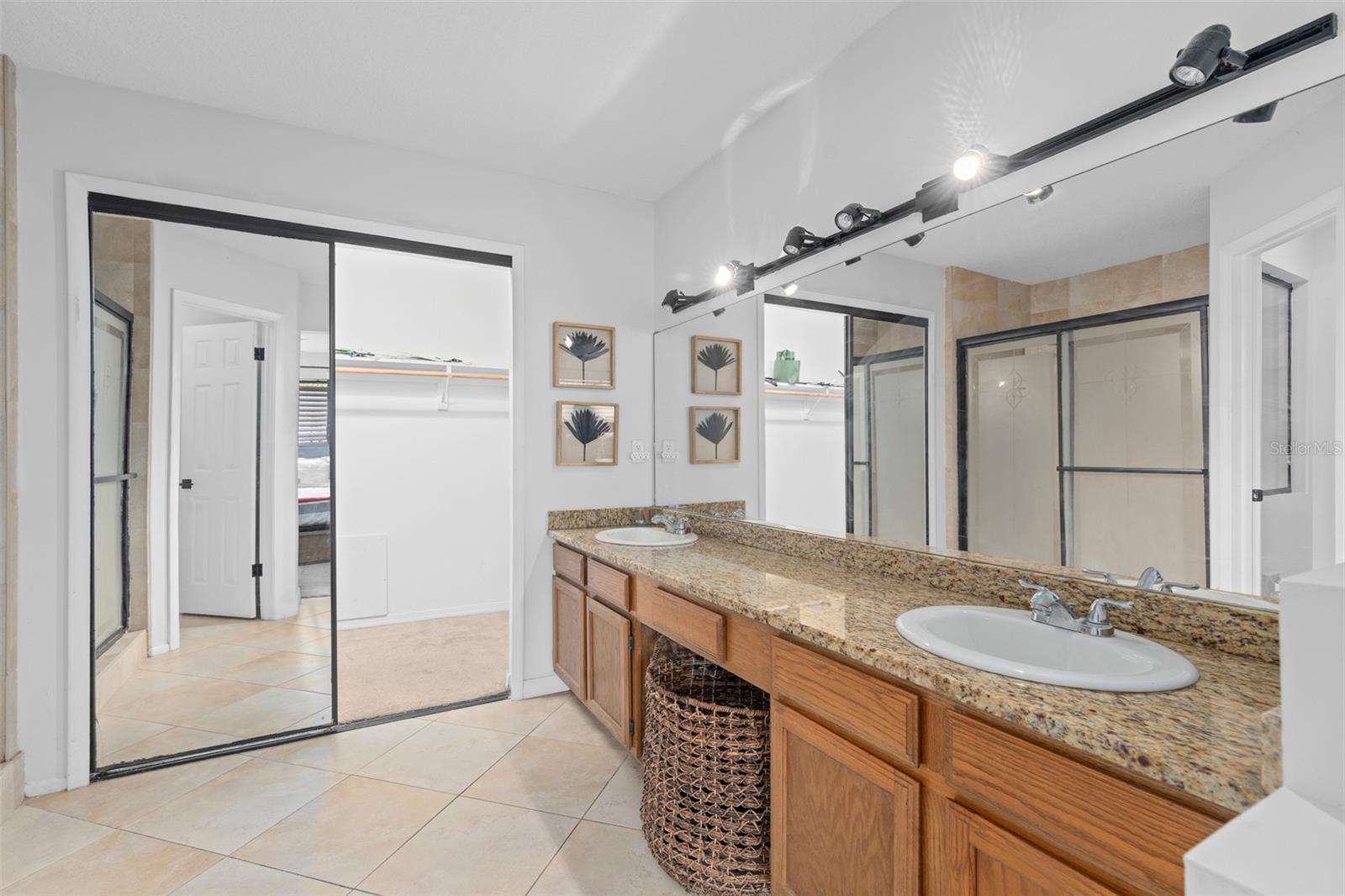 988 NORFOLK CT
