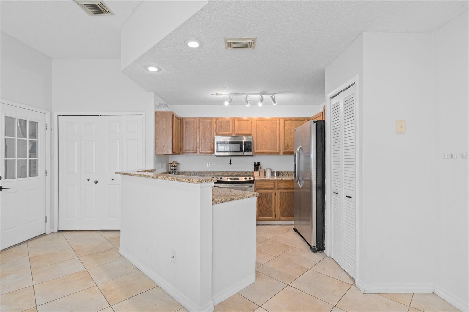 988 NORFOLK CT