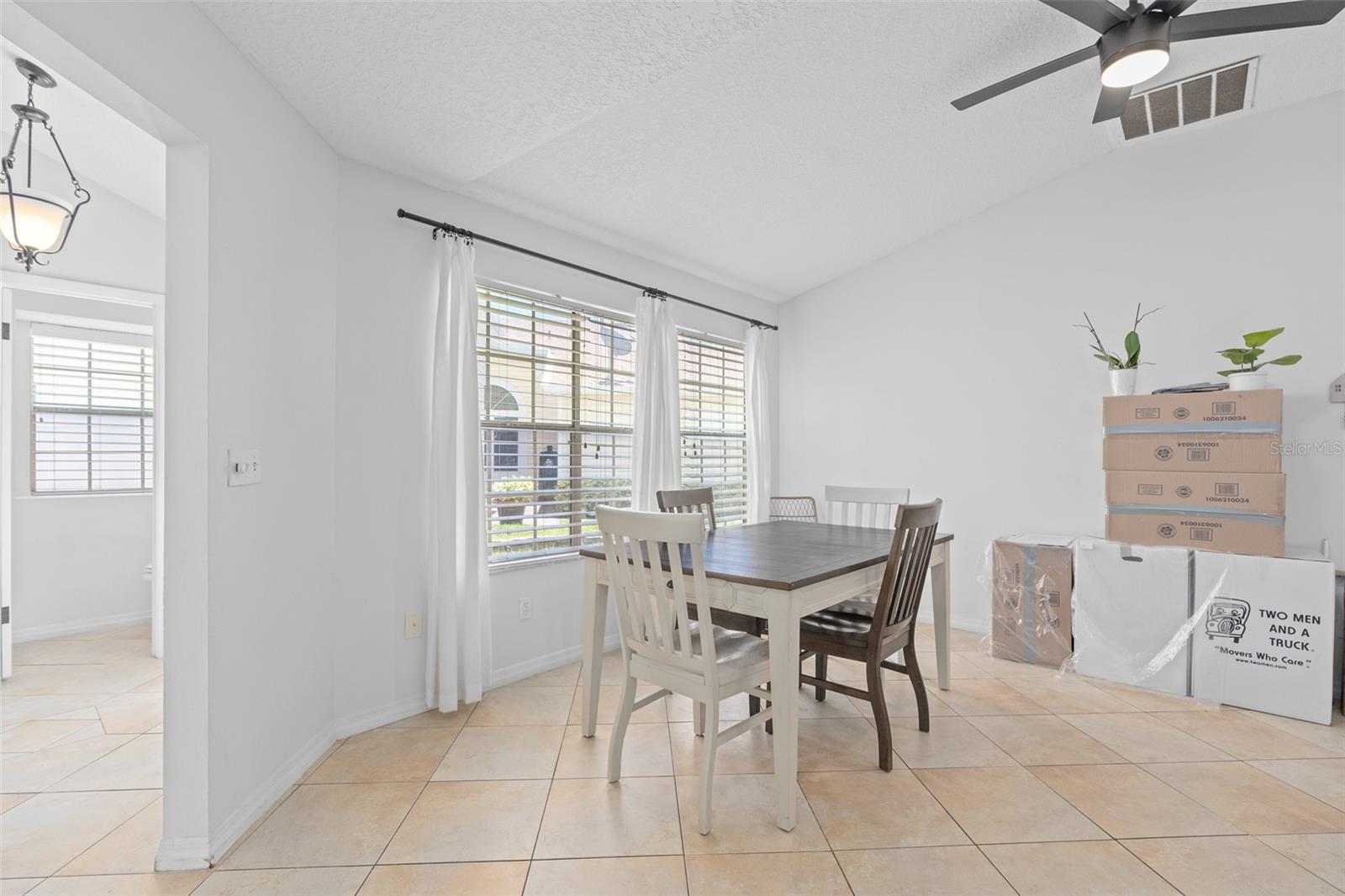 988 NORFOLK CT