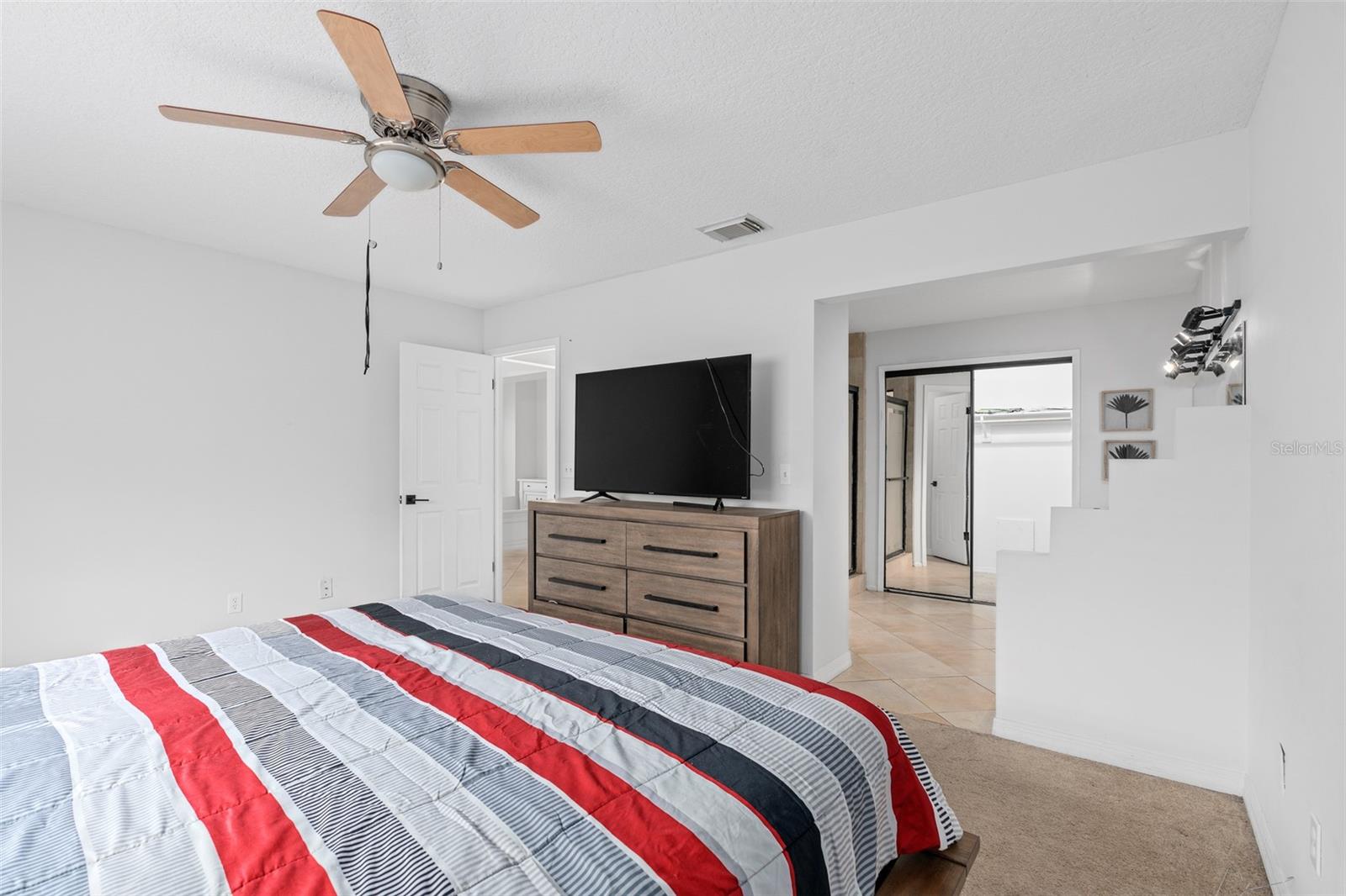 988 NORFOLK CT