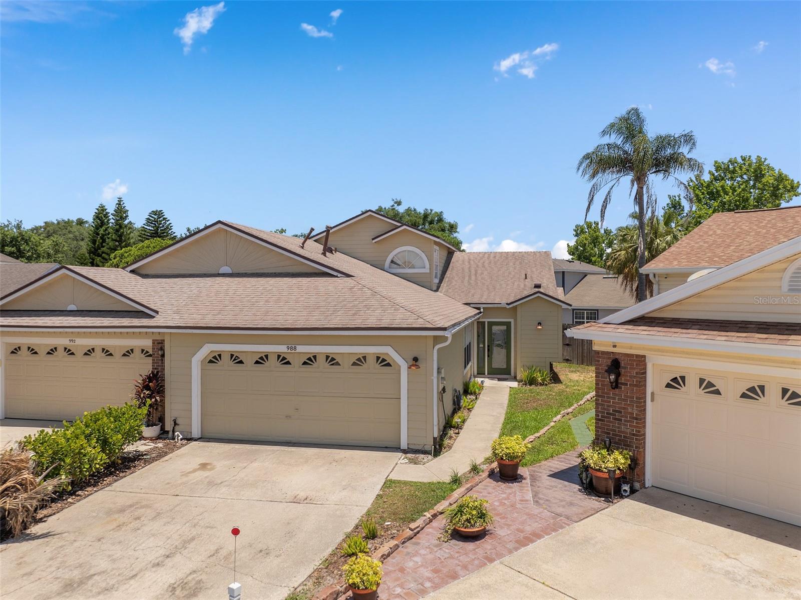 988 NORFOLK CT