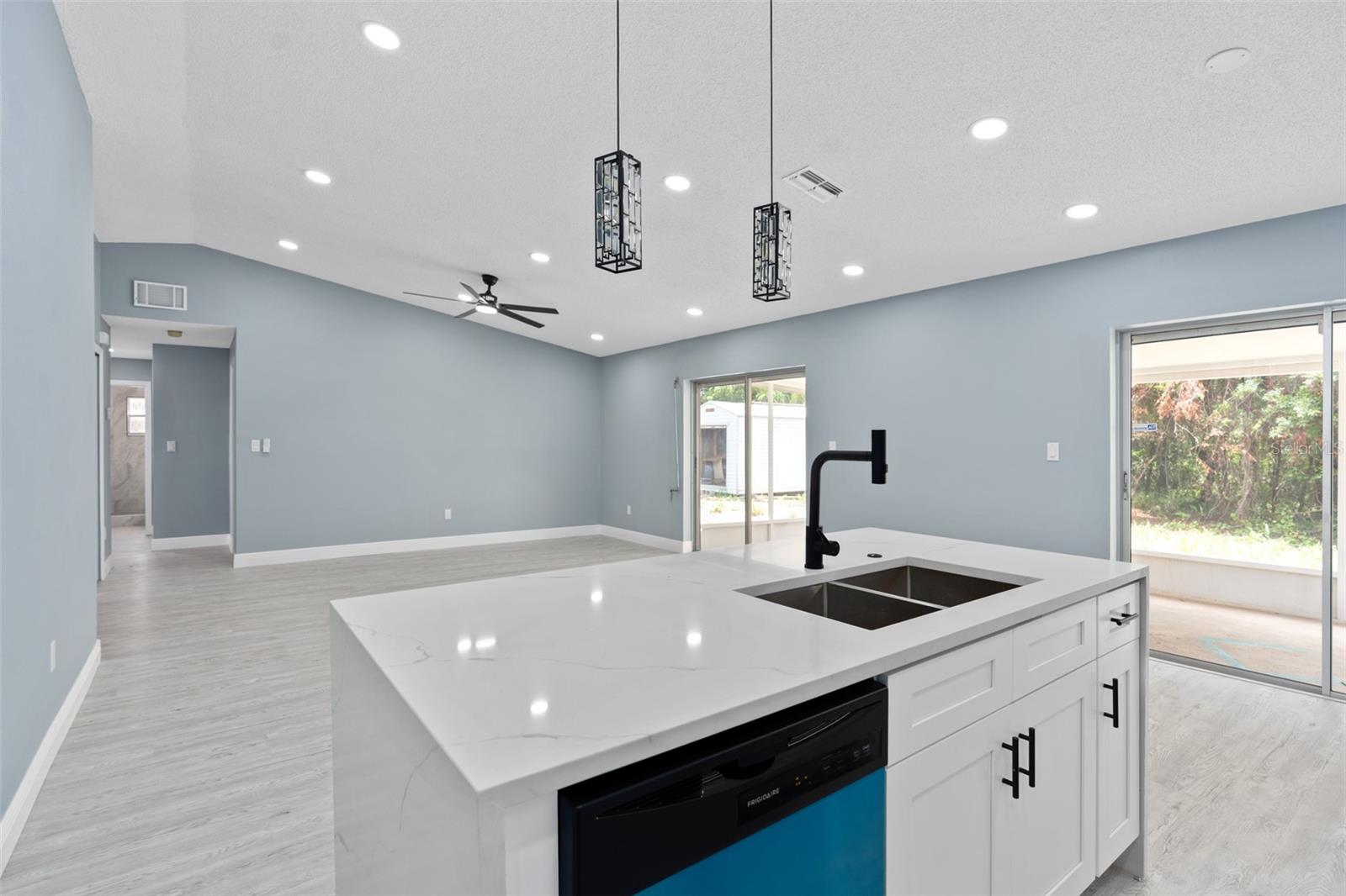 1669 SARATOGA DR