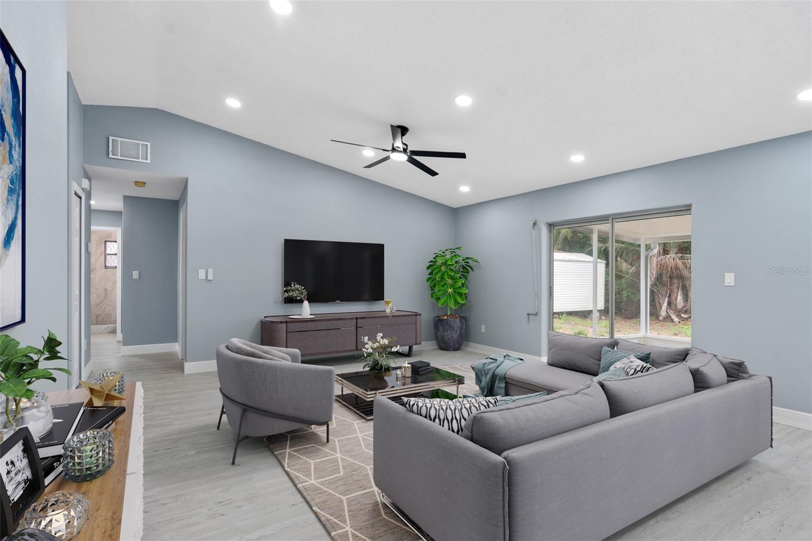 1669 SARATOGA DR