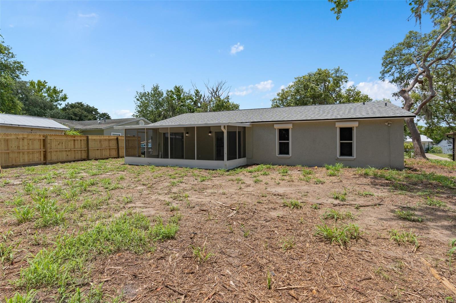 1669 SARATOGA DR