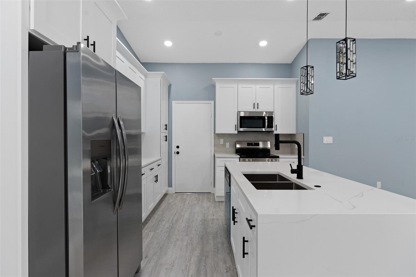1669 SARATOGA DR