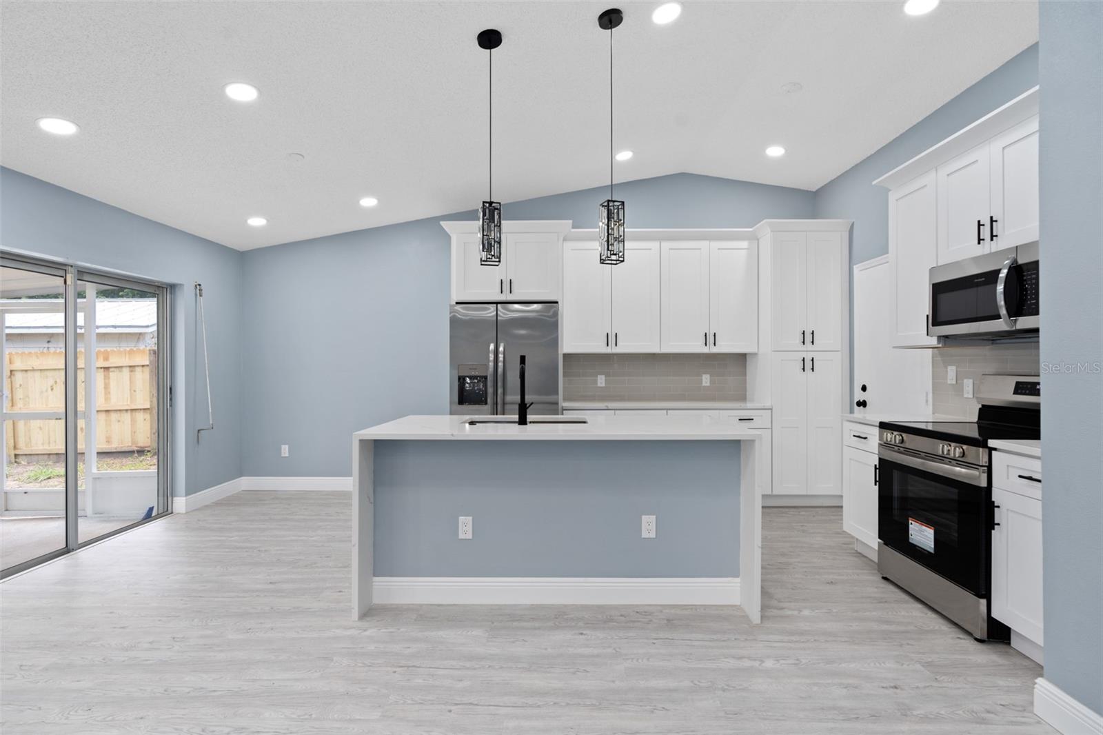 1669 SARATOGA DR