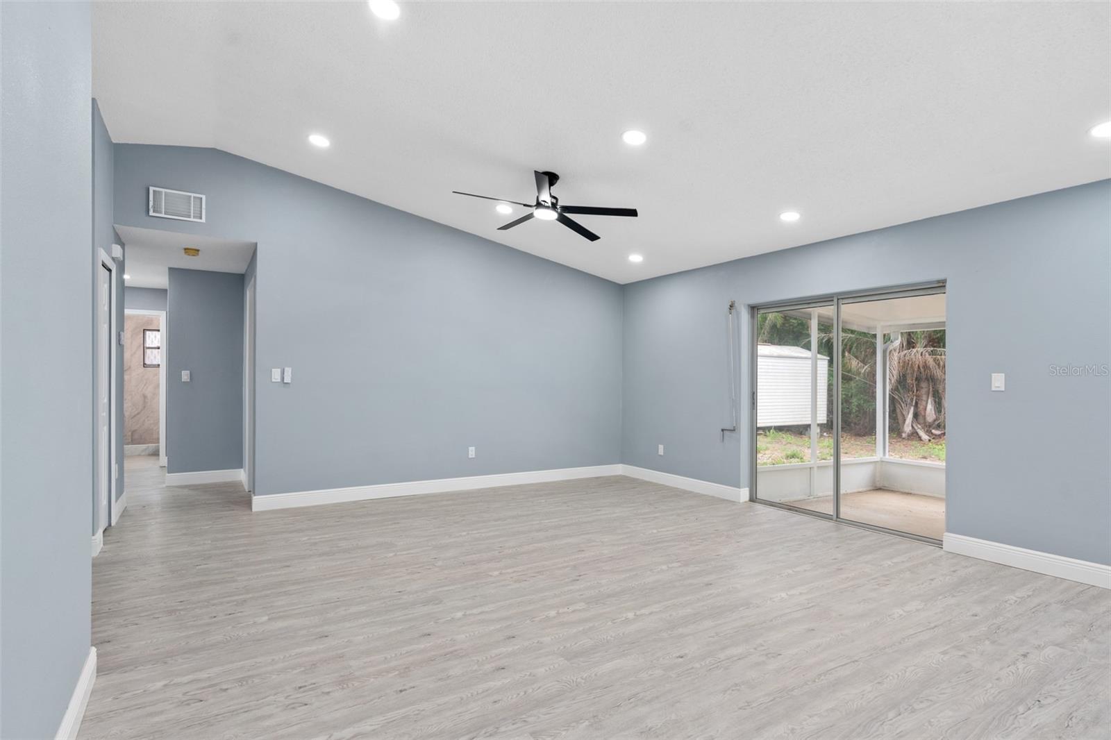 1669 SARATOGA DR
