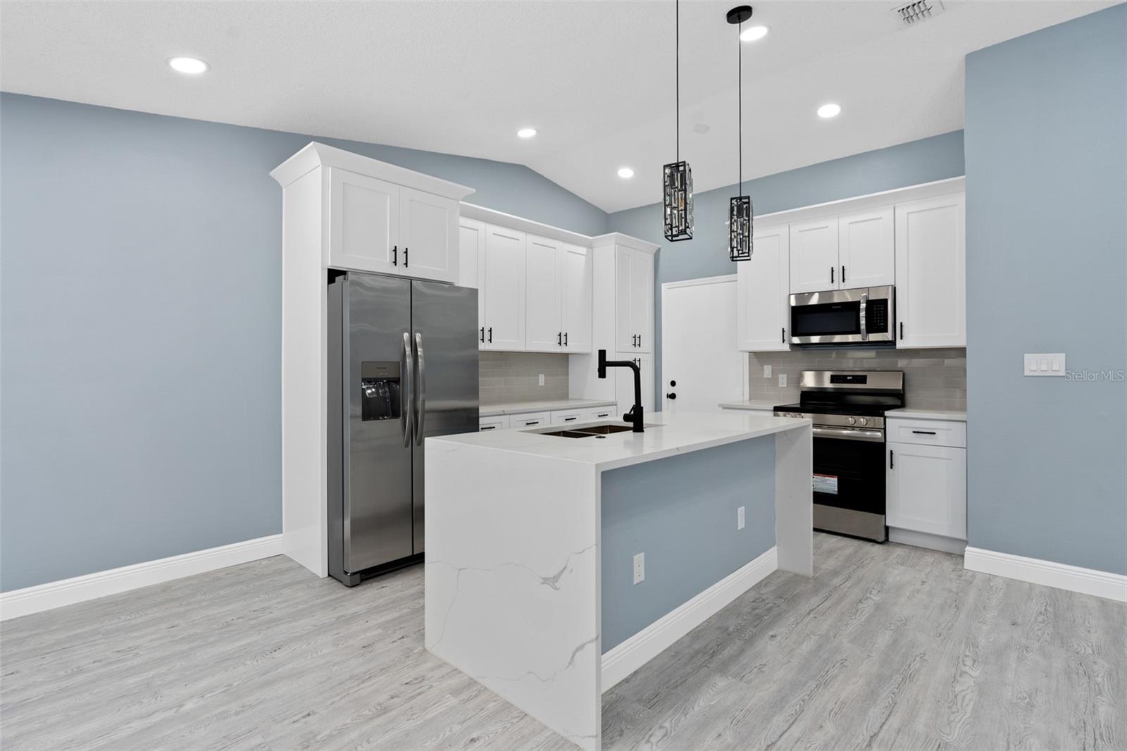 1669 SARATOGA DR