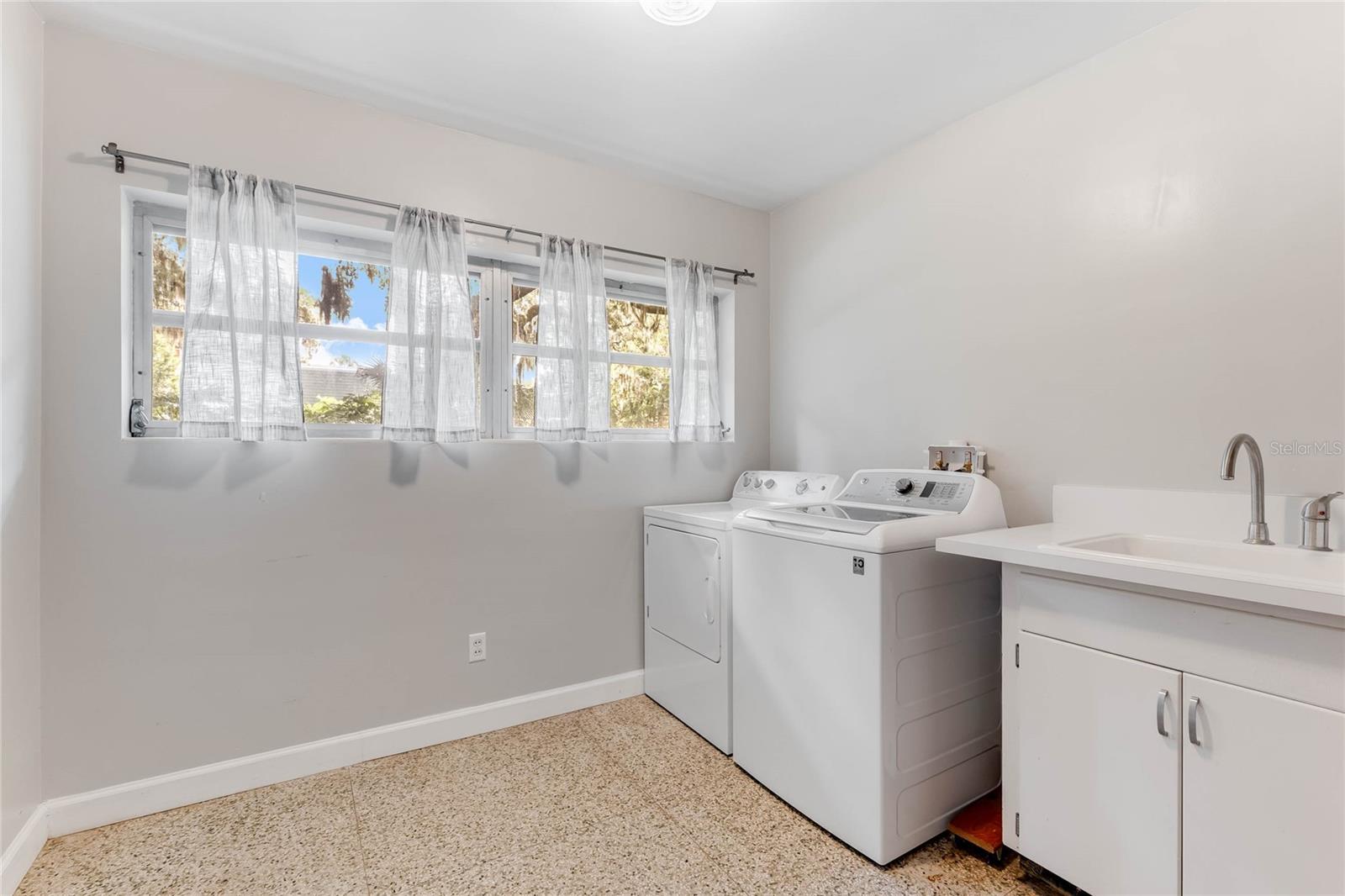 841 MARSHALL LAKE RD