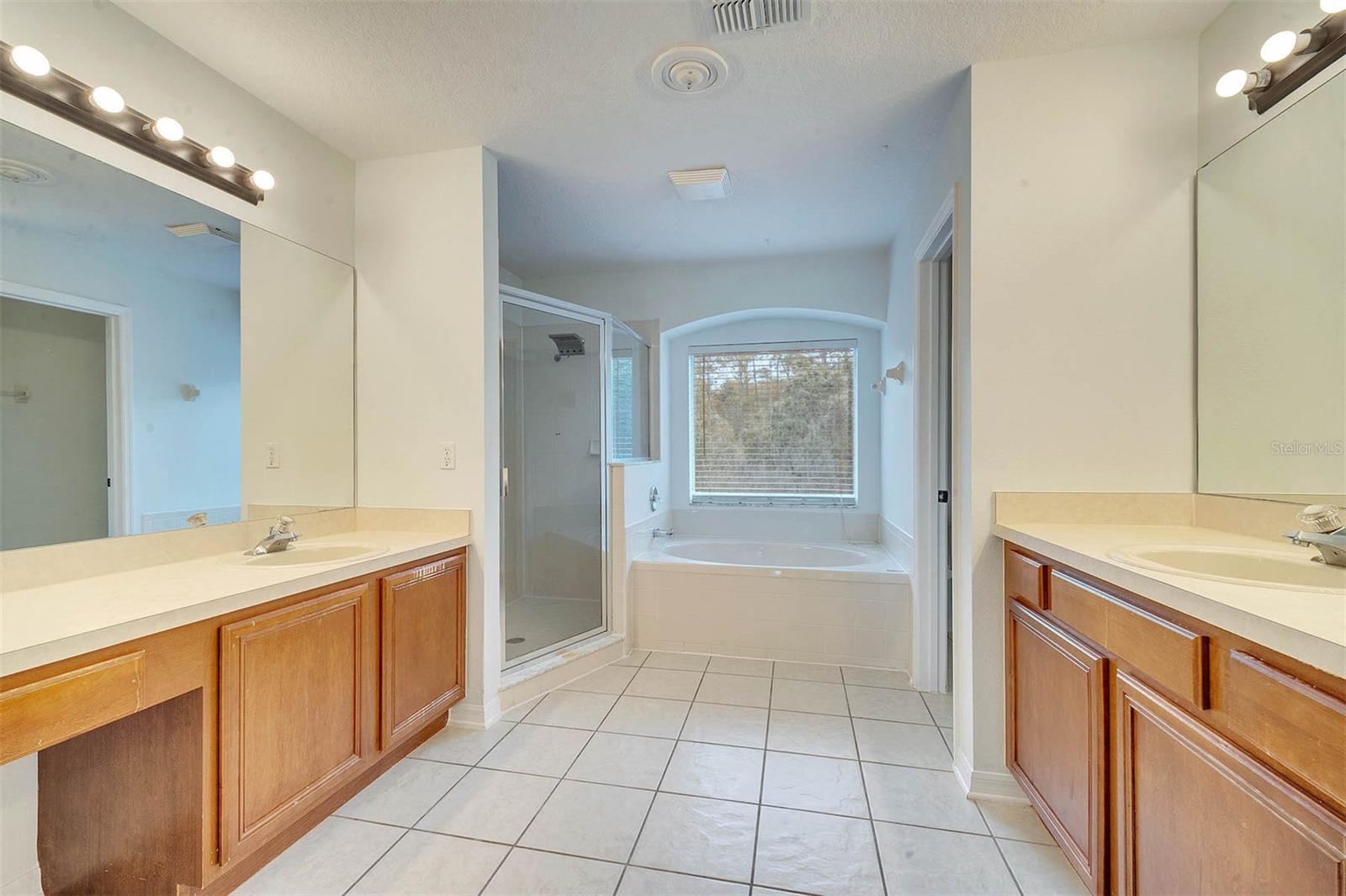 12309 CAPE SOUND CV