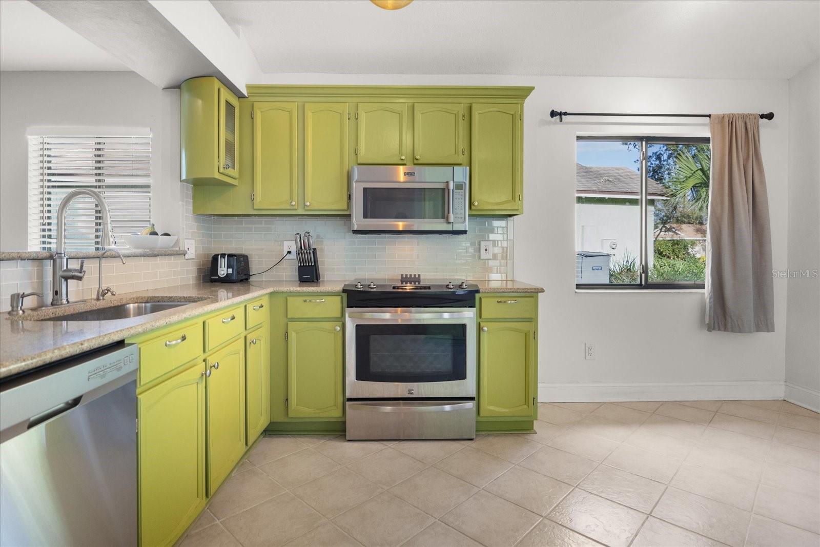 407 MORNING GLORY DR