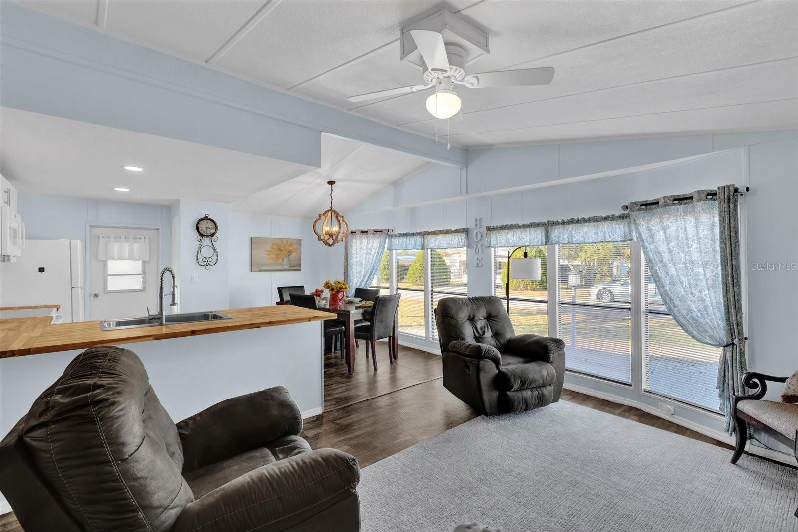 28 DA ROSA AVE