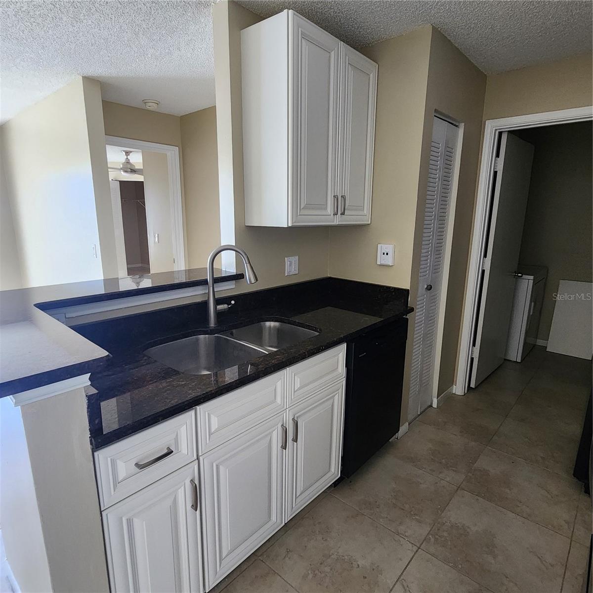 2516 GRASSY POINT DR #206