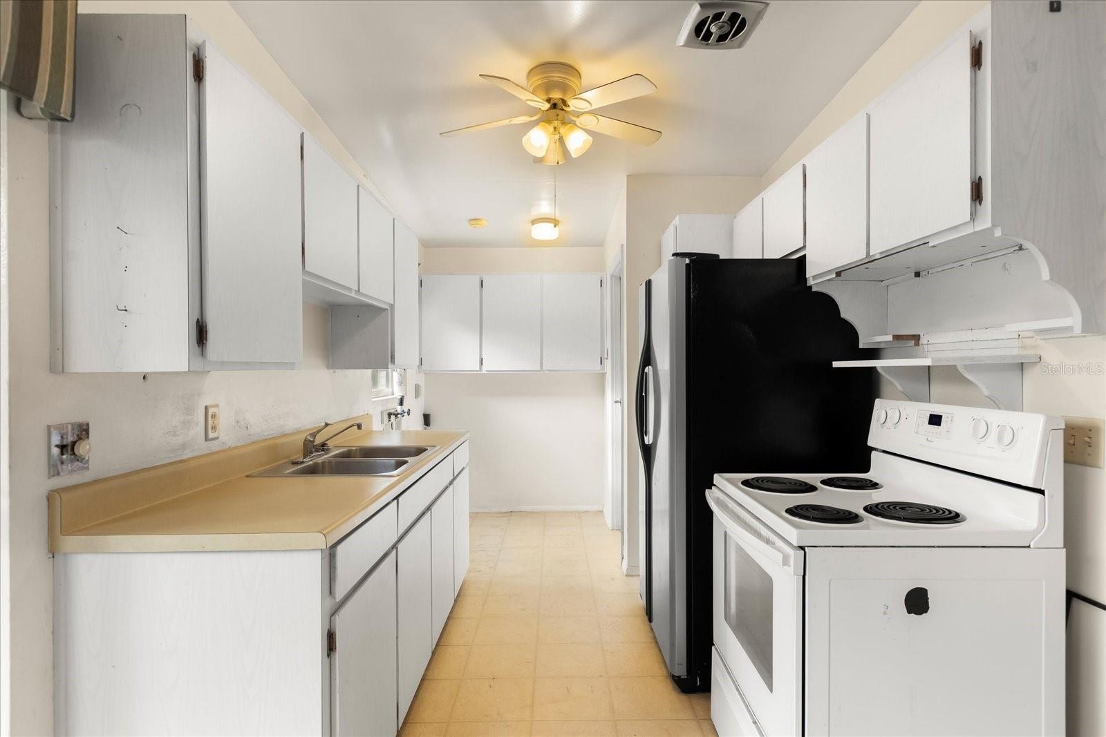 137 W LAUREN CT