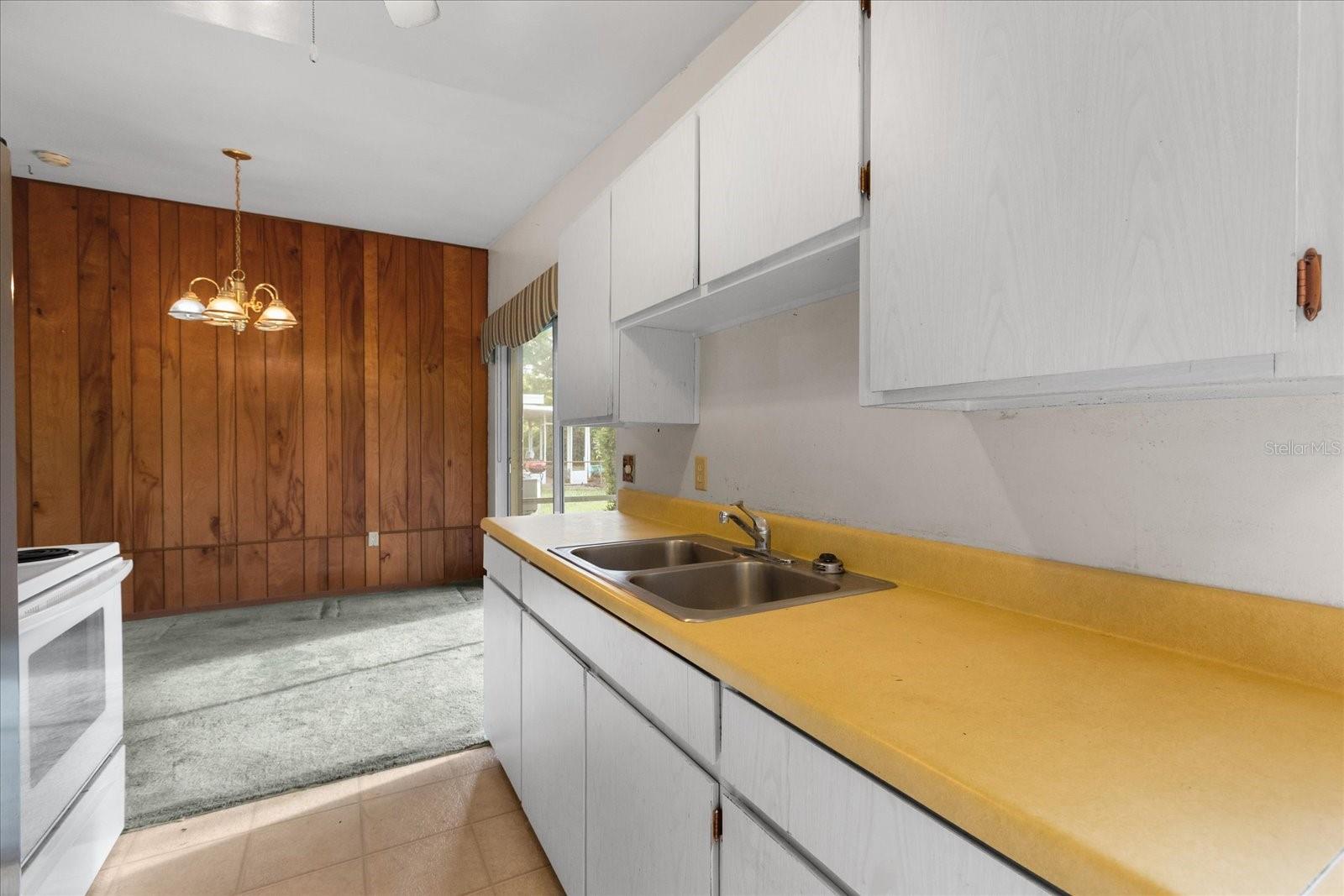 137 W LAUREN CT