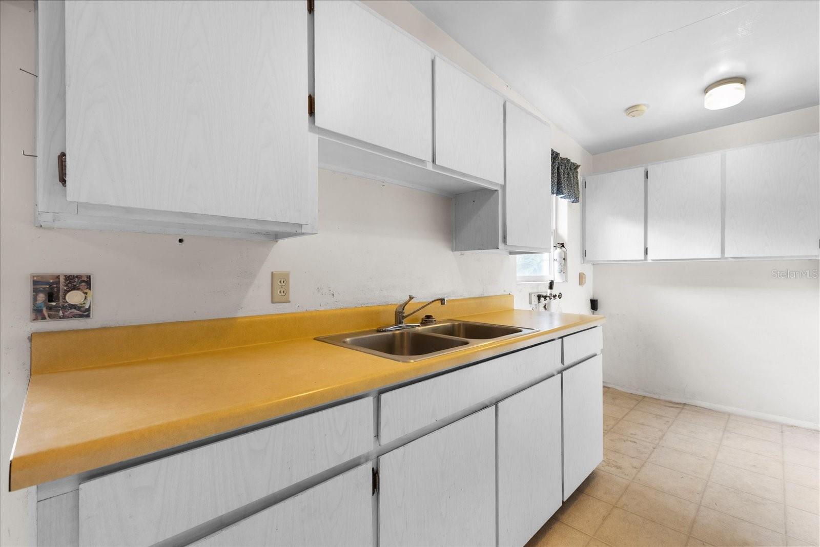 137 W LAUREN CT