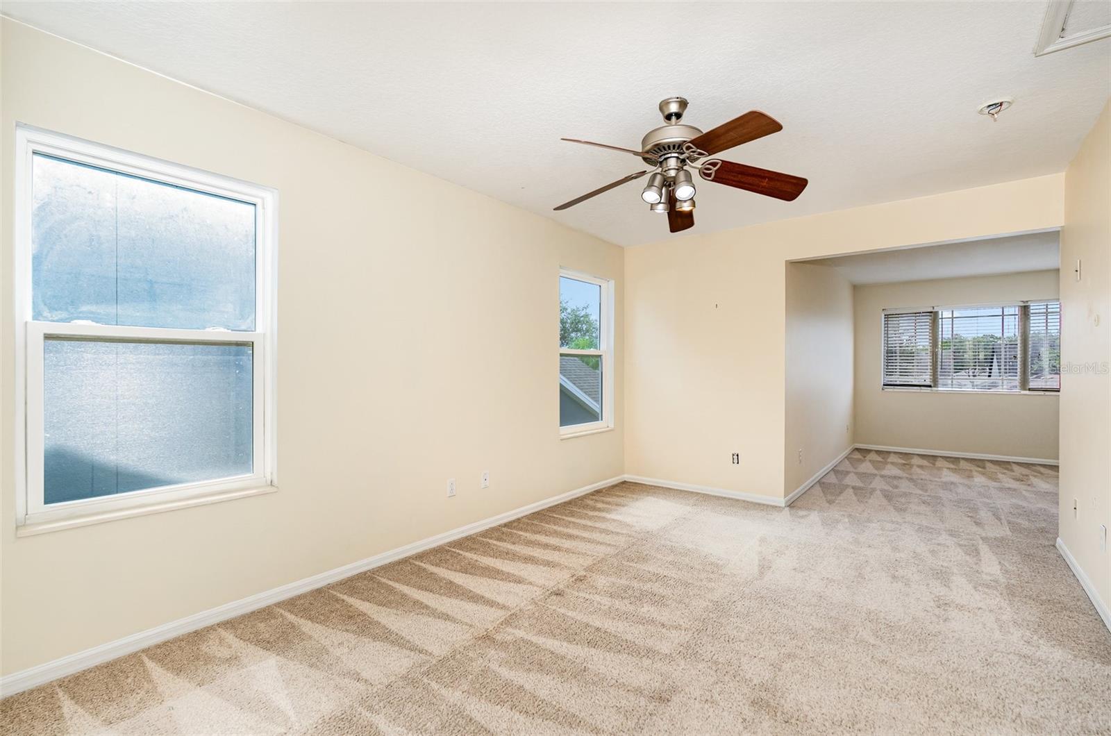 1721 SAFFRON PLUM LN